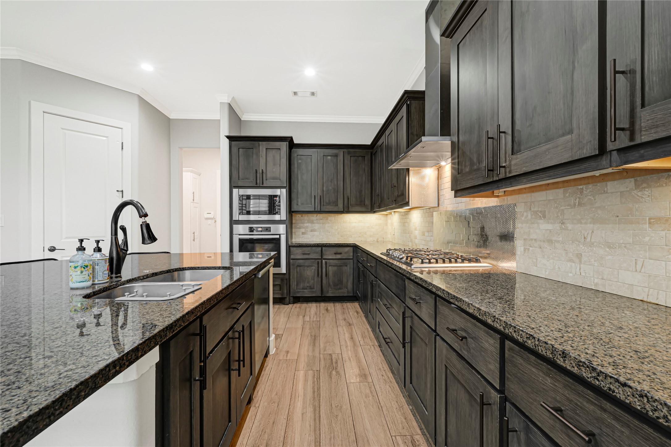 11218 Gallant Ridge Property Photo 8
