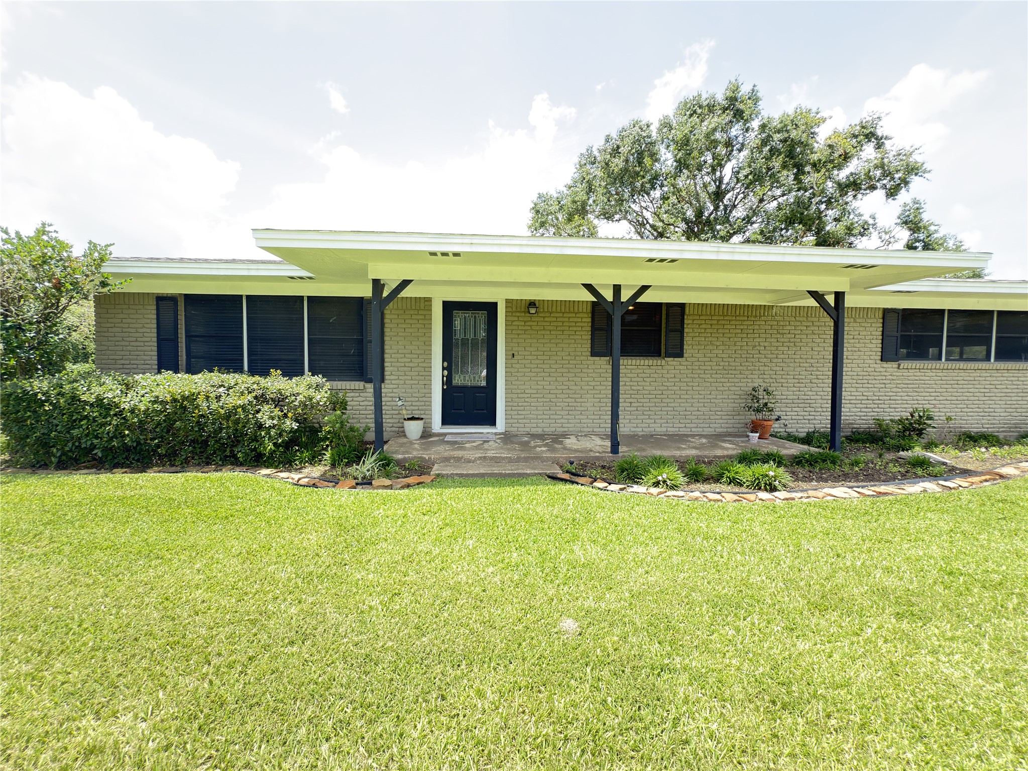 999 Sandy Corner Road Property Photo 1