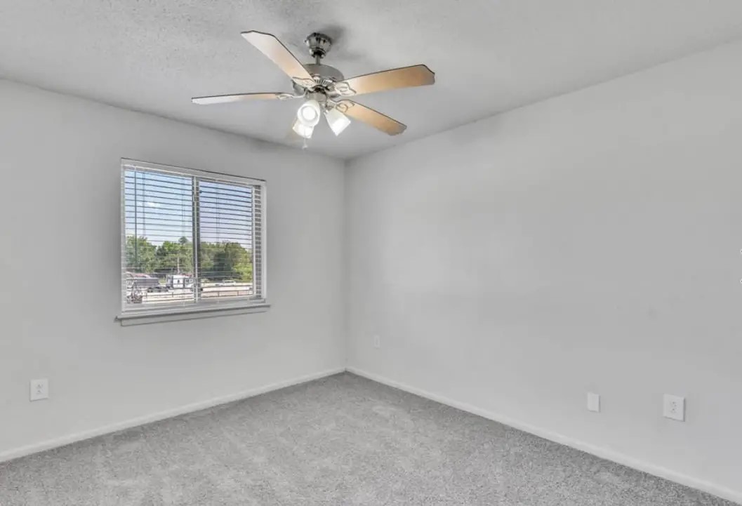 1401 Longcreek Dr Property Photo 8