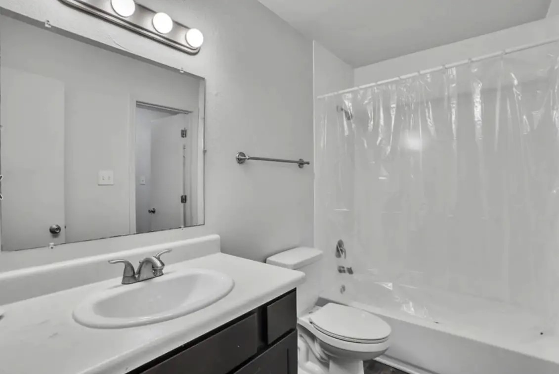 1401 Longcreek Dr Property Photo 9
