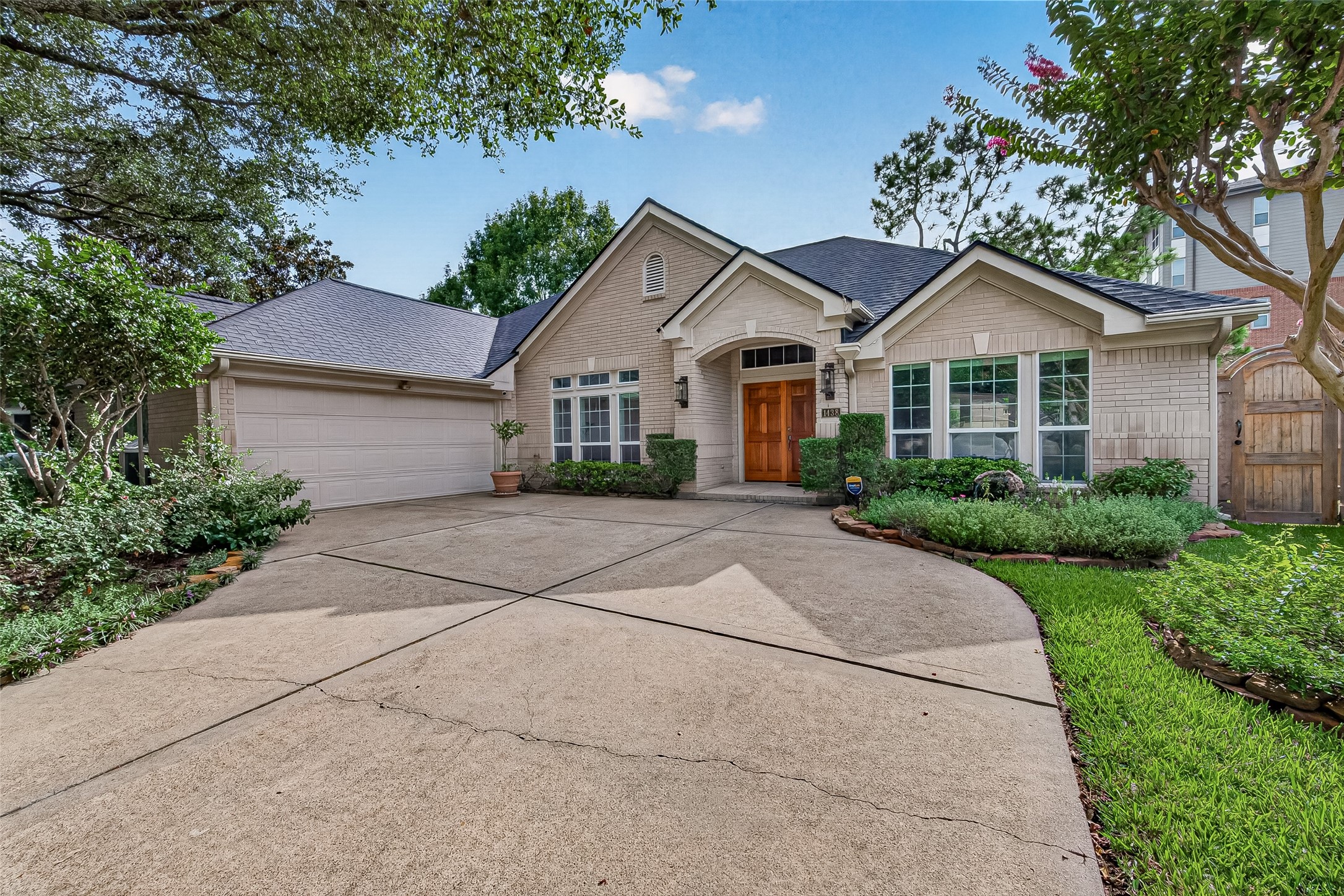 1438 Forest Home Drive Property Photo 2