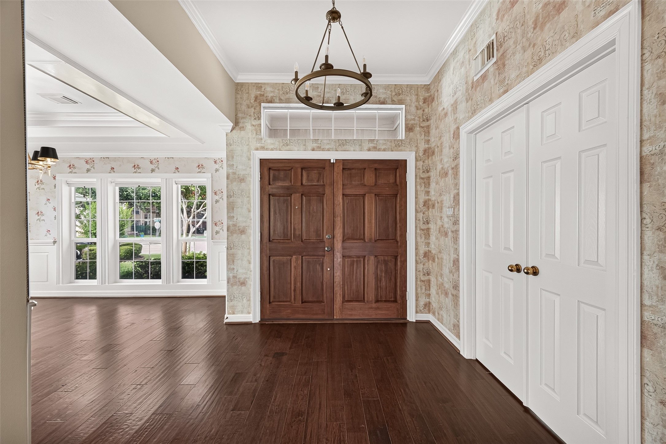 1438 Forest Home Drive Property Photo 4