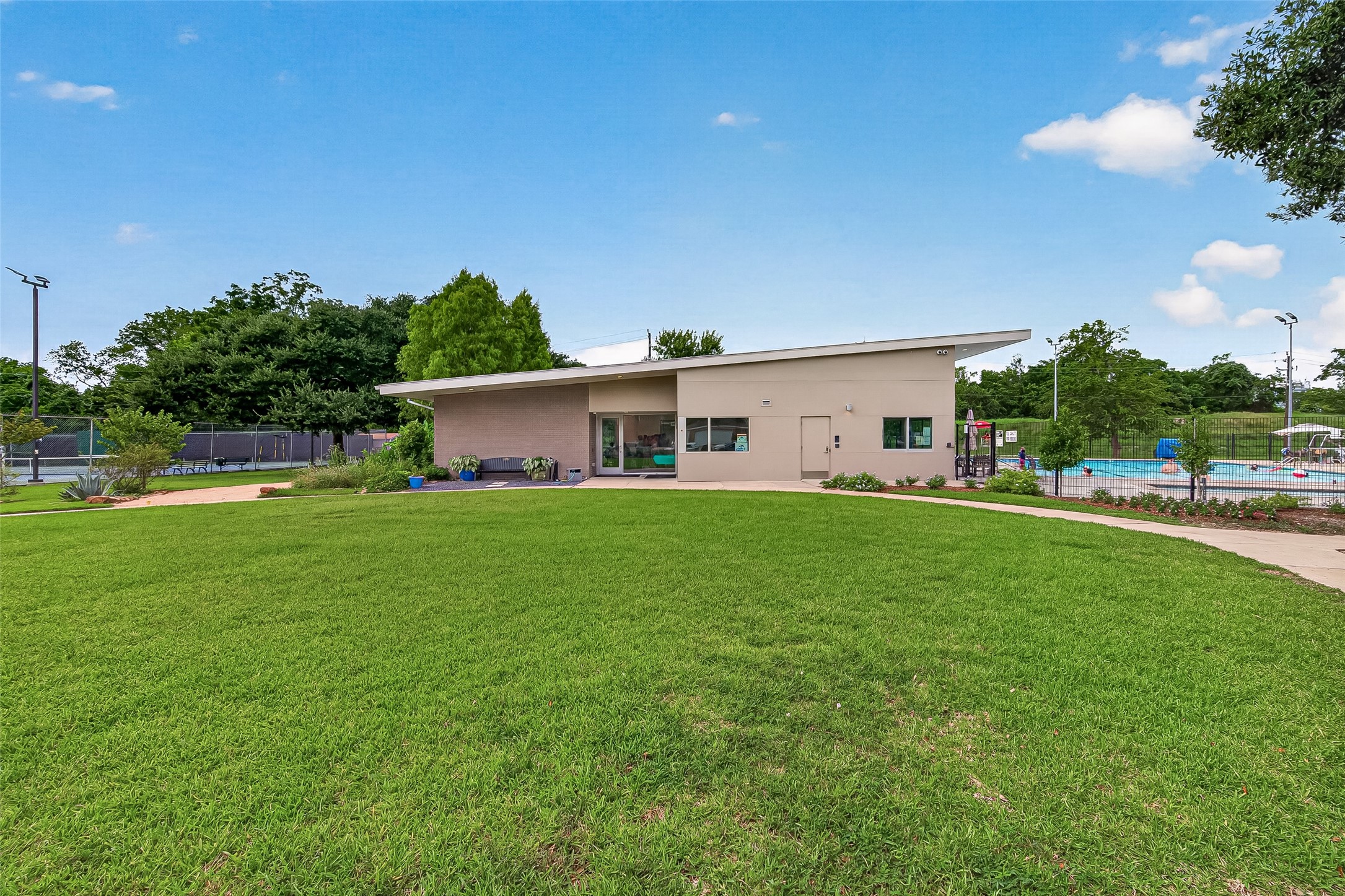 1438 Forest Home Drive Property Photo 46