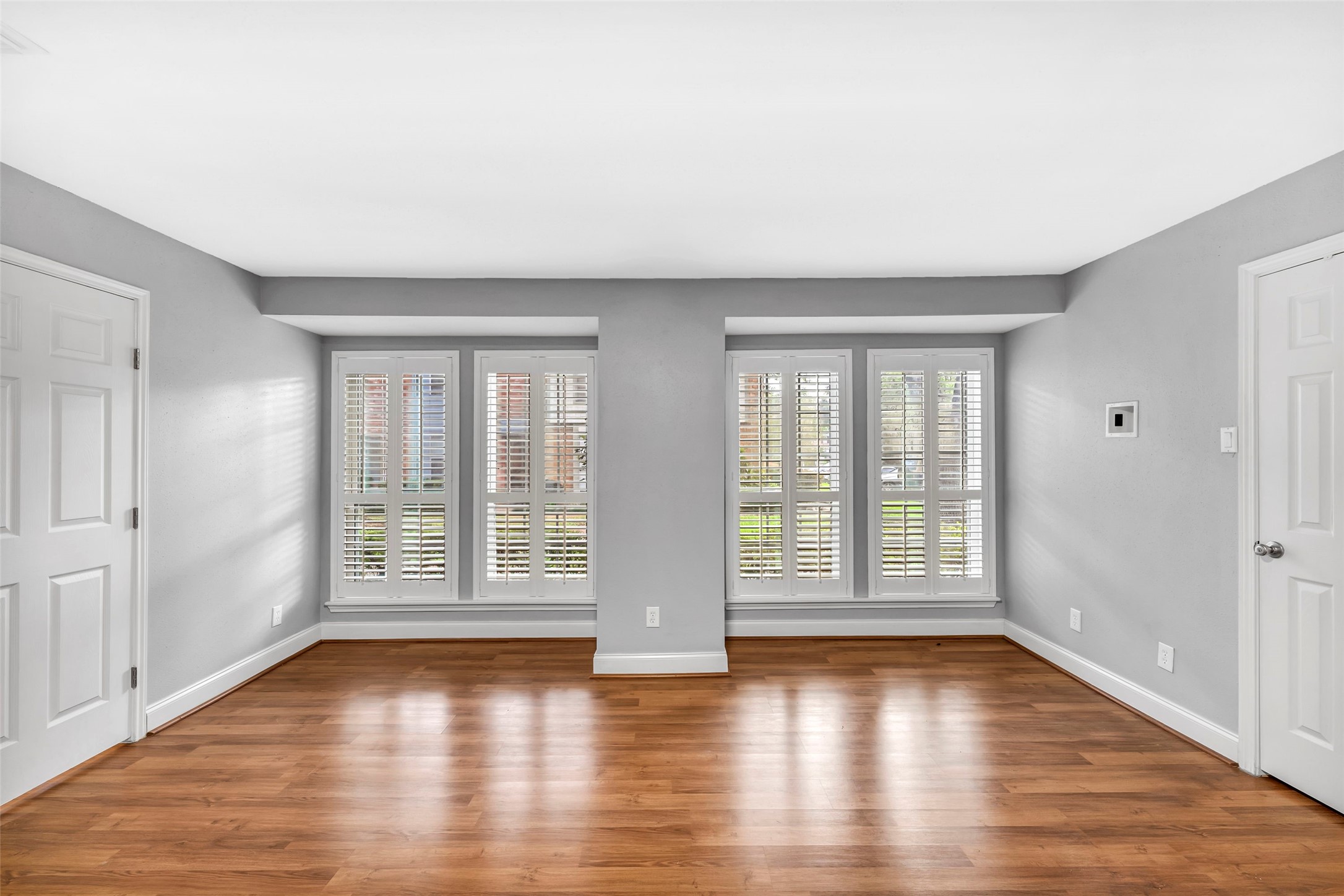 1553 W Sam Houston Parkway S Property Photo 4