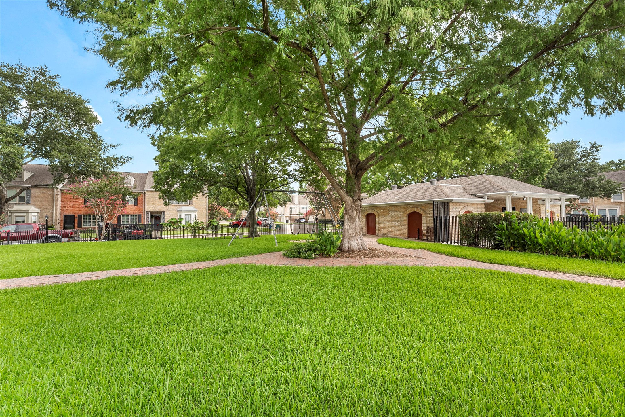 1553 W Sam Houston Parkway S Property Photo 38