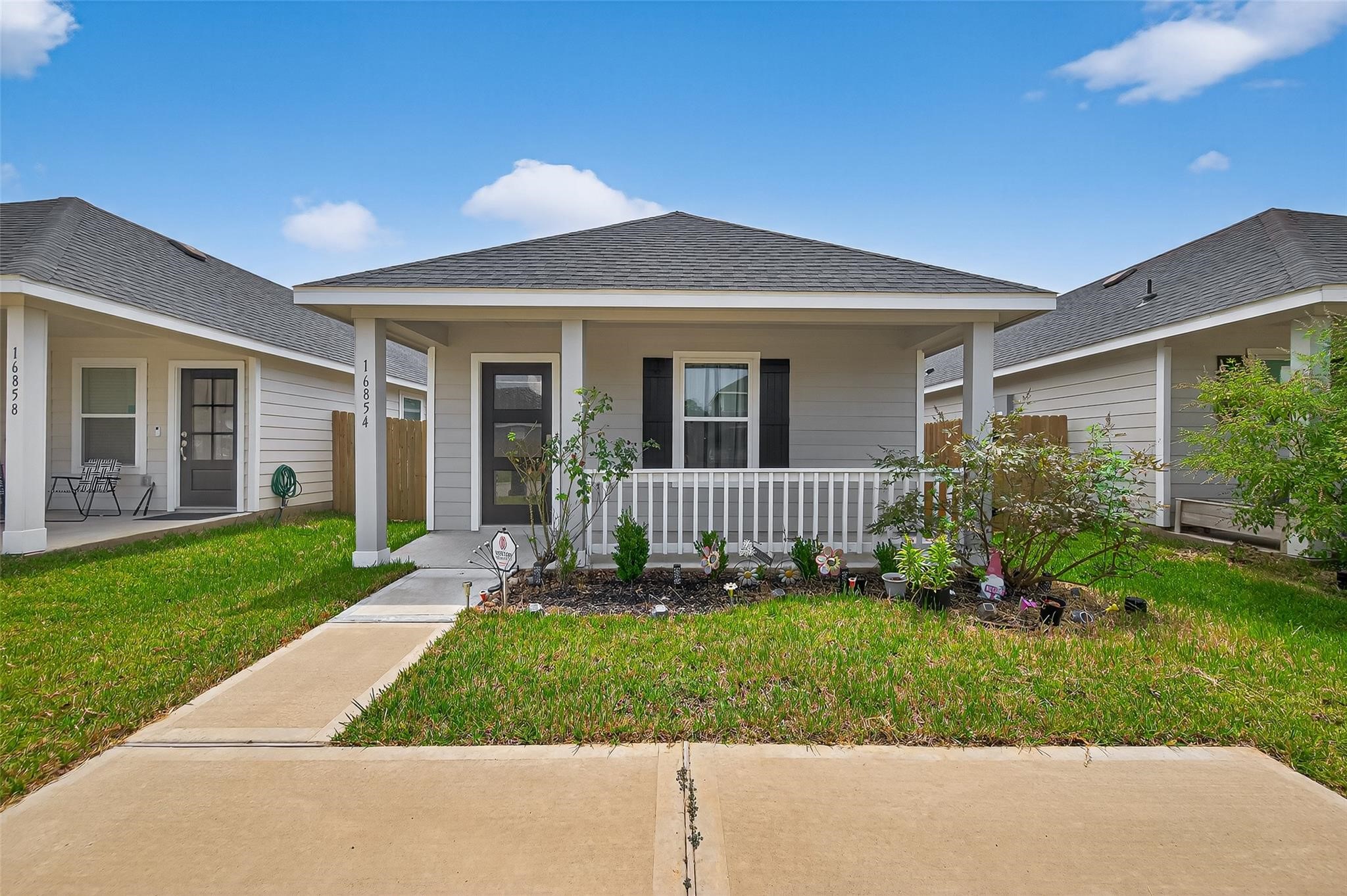 16854 N Marie Village Drive Property Photo 1