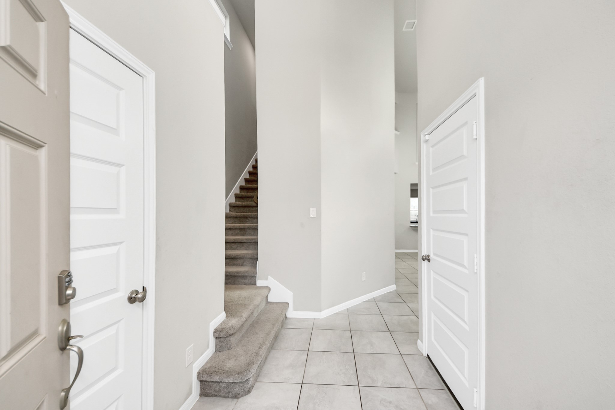6302 Prince Place Drive Property Photo 3