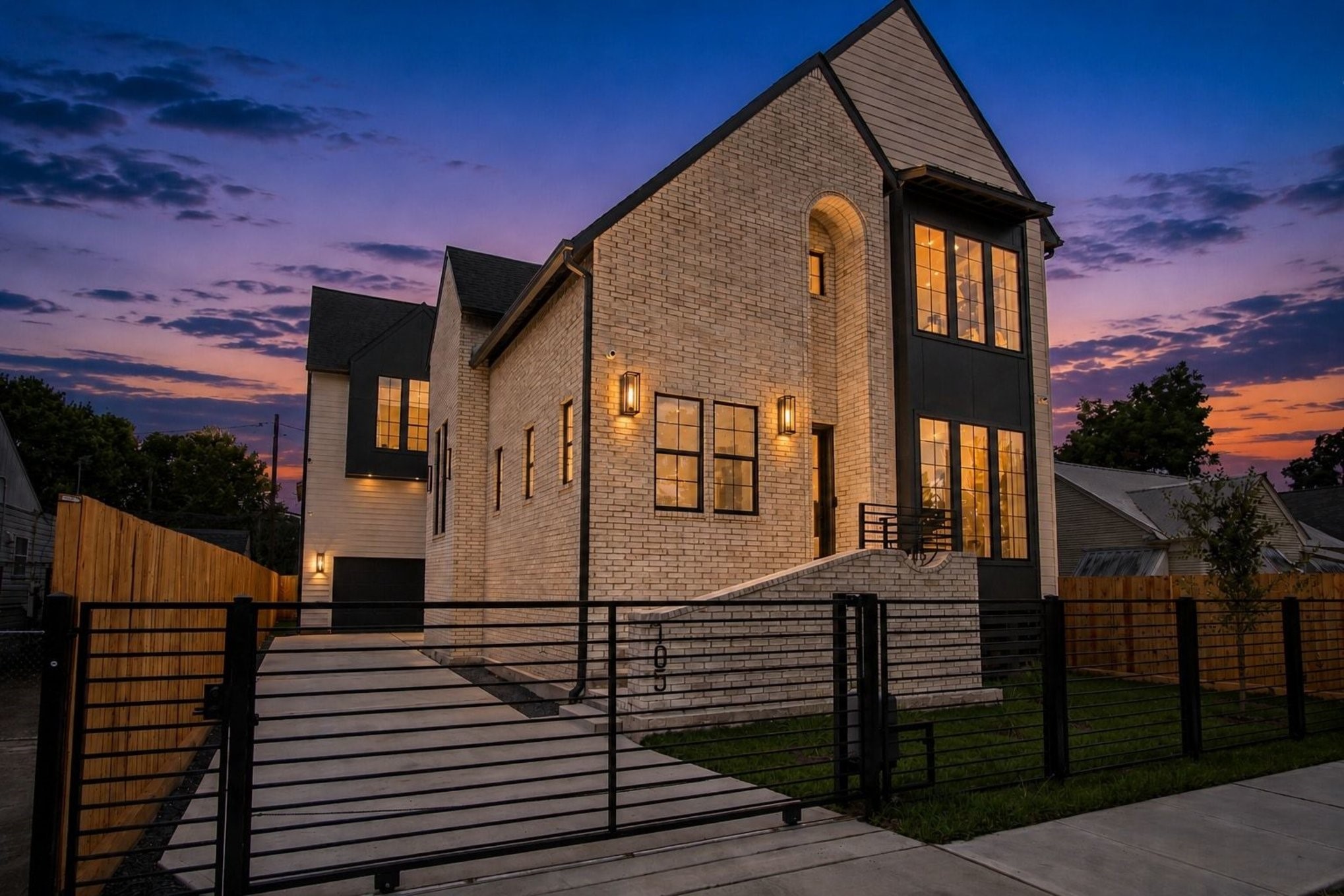 705 Walton Street Property Photo