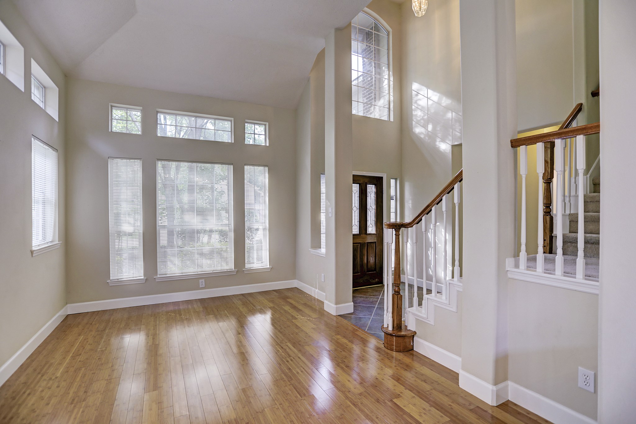 147 N Willow Point Circle Property Photo 3