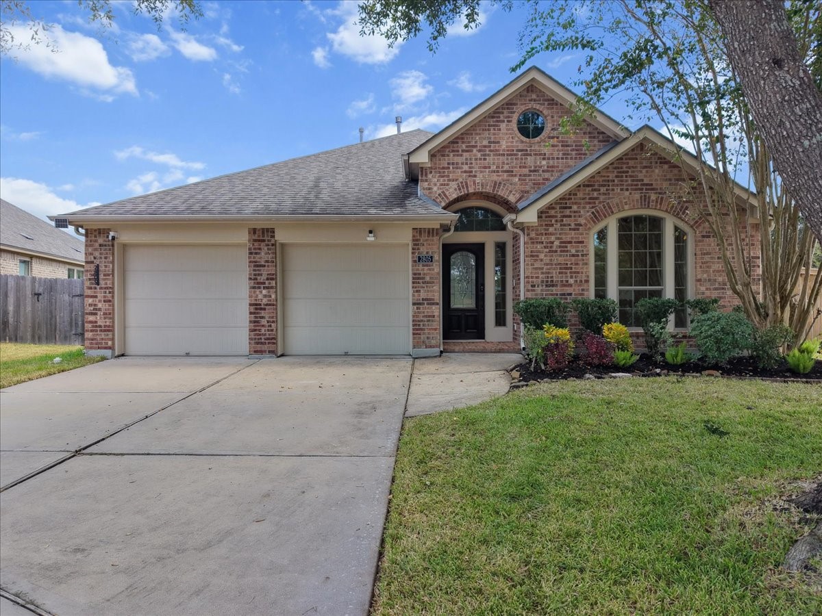 2805 Enchanted Lake Drive Property Photo 1