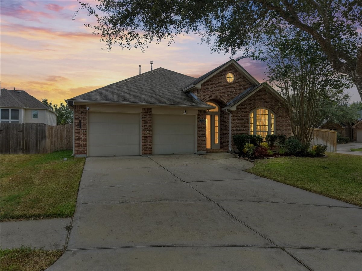 2805 Enchanted Lake Drive Property Photo 2
