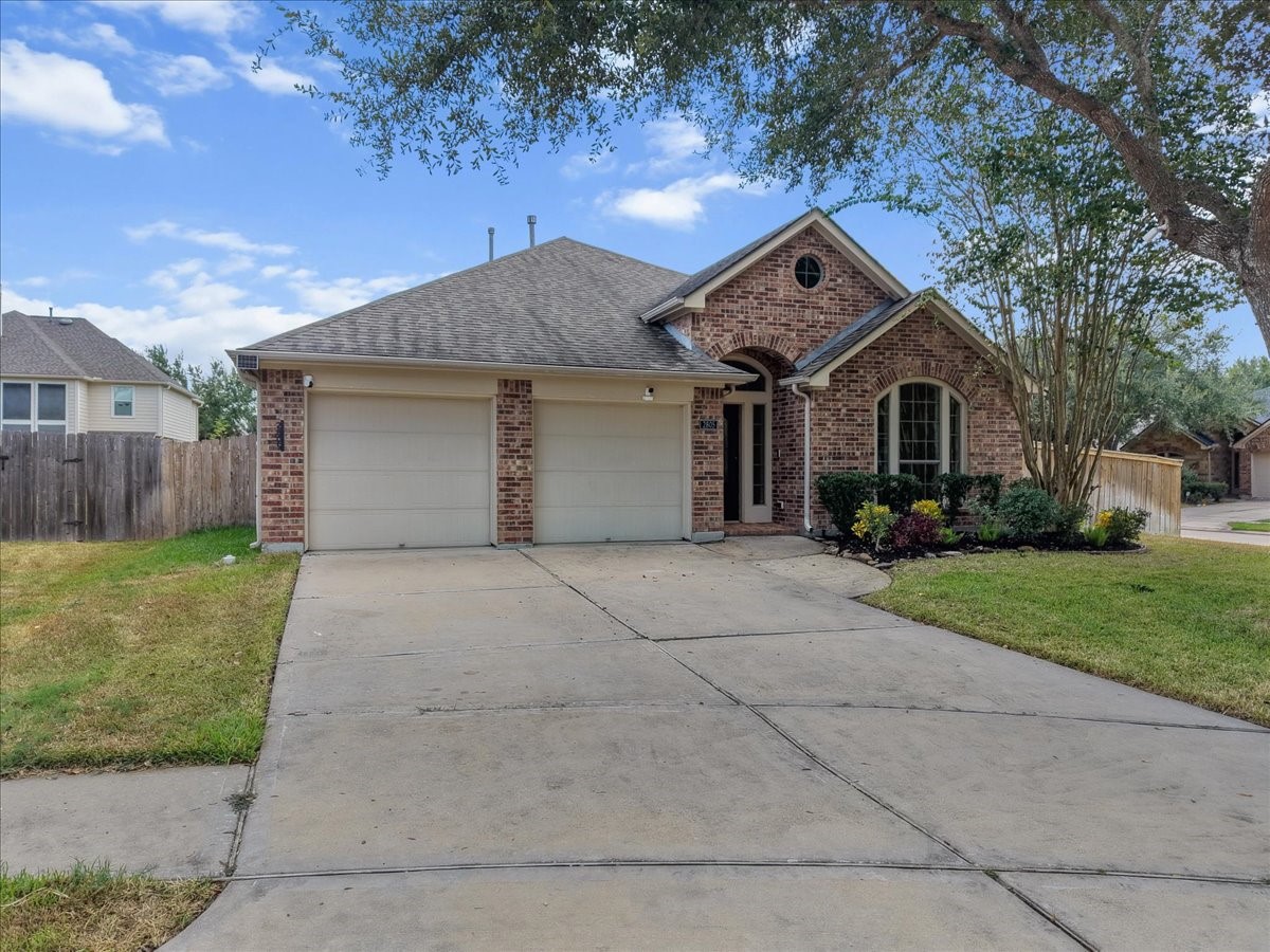 2805 Enchanted Lake Drive Property Photo 3