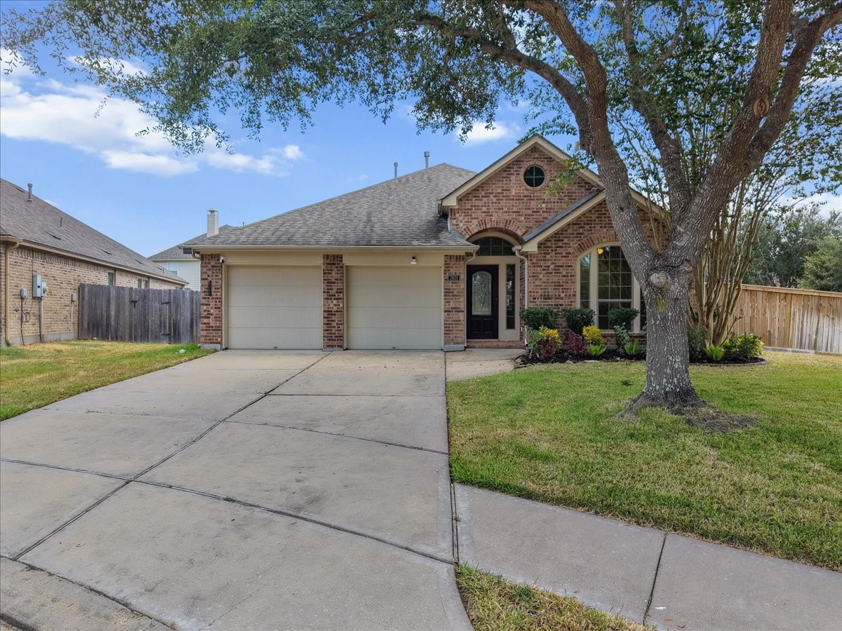 2805 Enchanted Lake Drive Property Photo 4