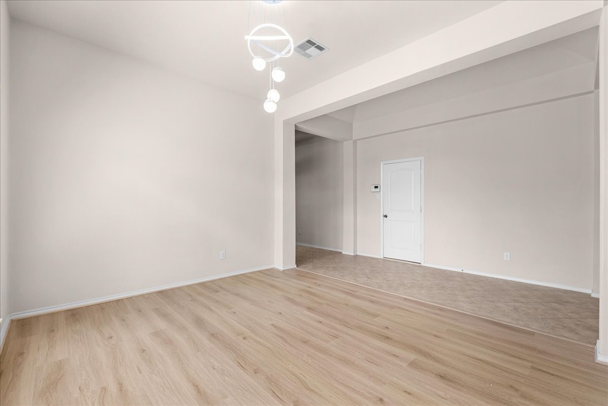 2805 Enchanted Lake Drive Property Photo 9