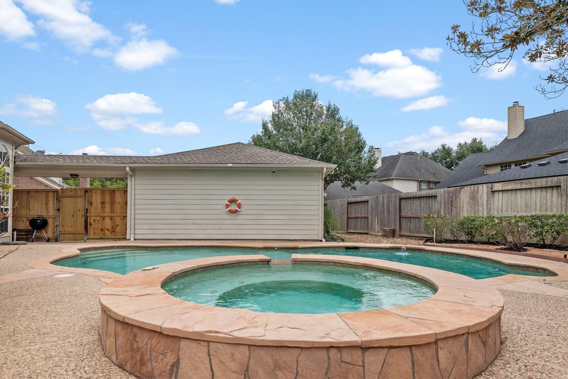 22007 Crossbrook Drive Property Photo 40