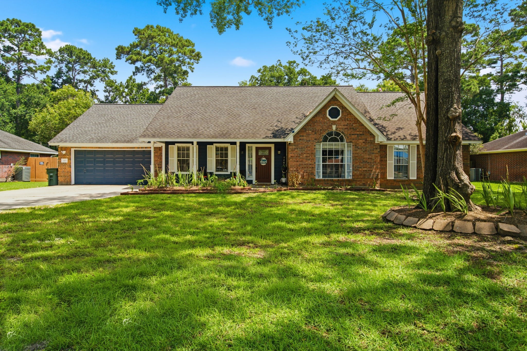423 E Oak Hill Drive Property Photo 1