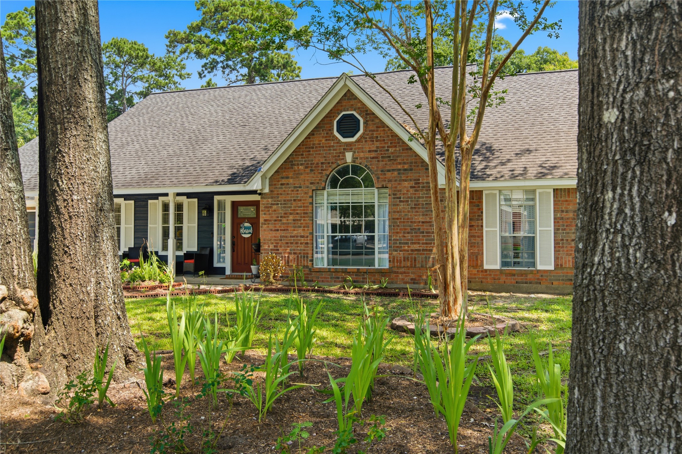 423 E Oak Hill Drive Property Photo 3
