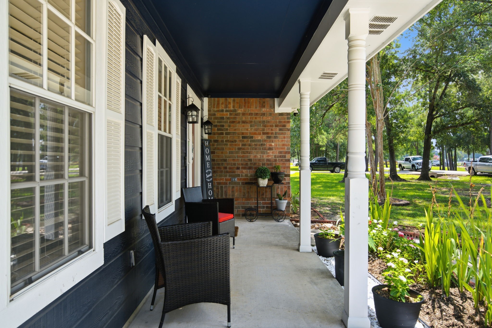 423 E Oak Hill Drive Property Photo 4