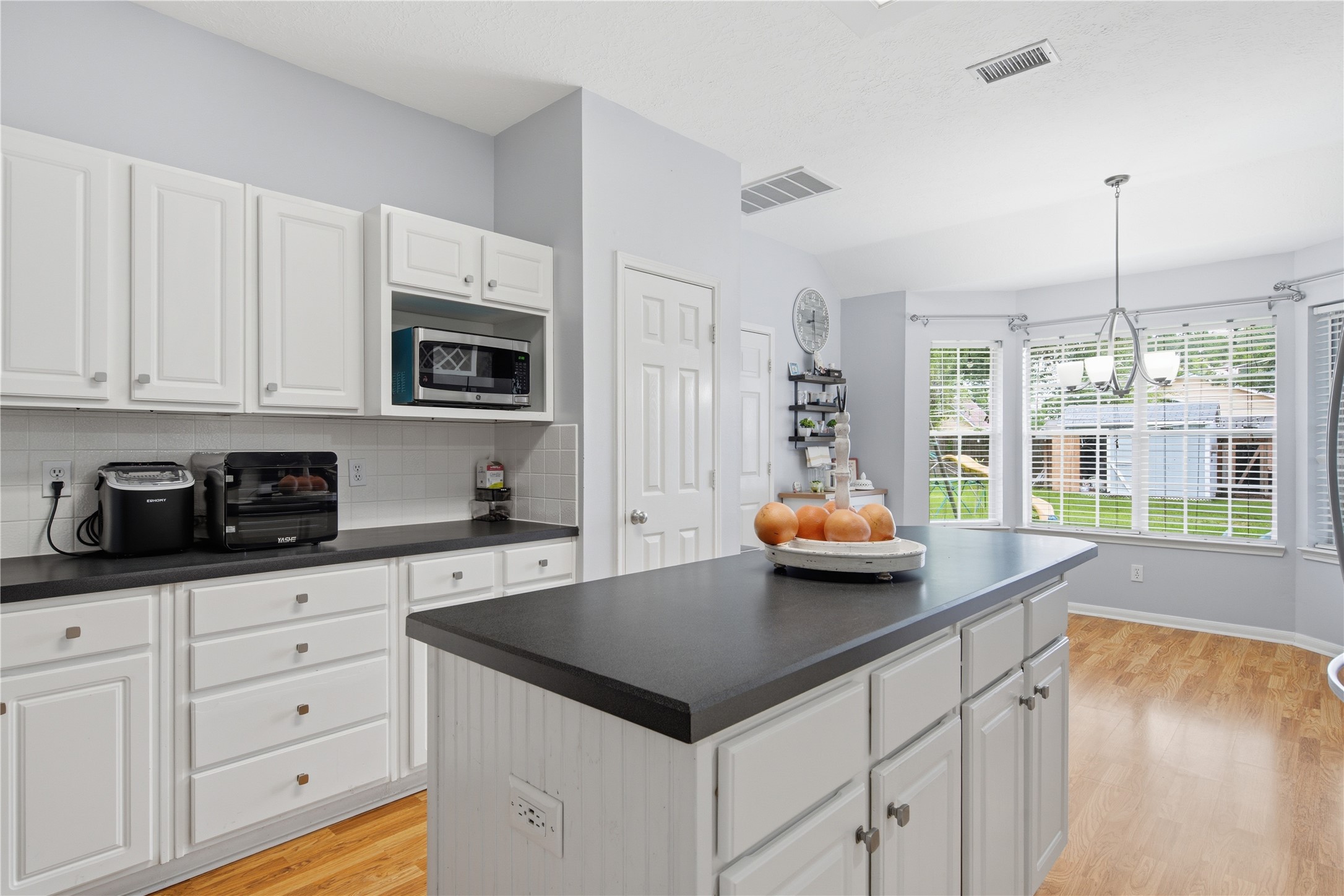 423 E Oak Hill Drive Property Photo 13