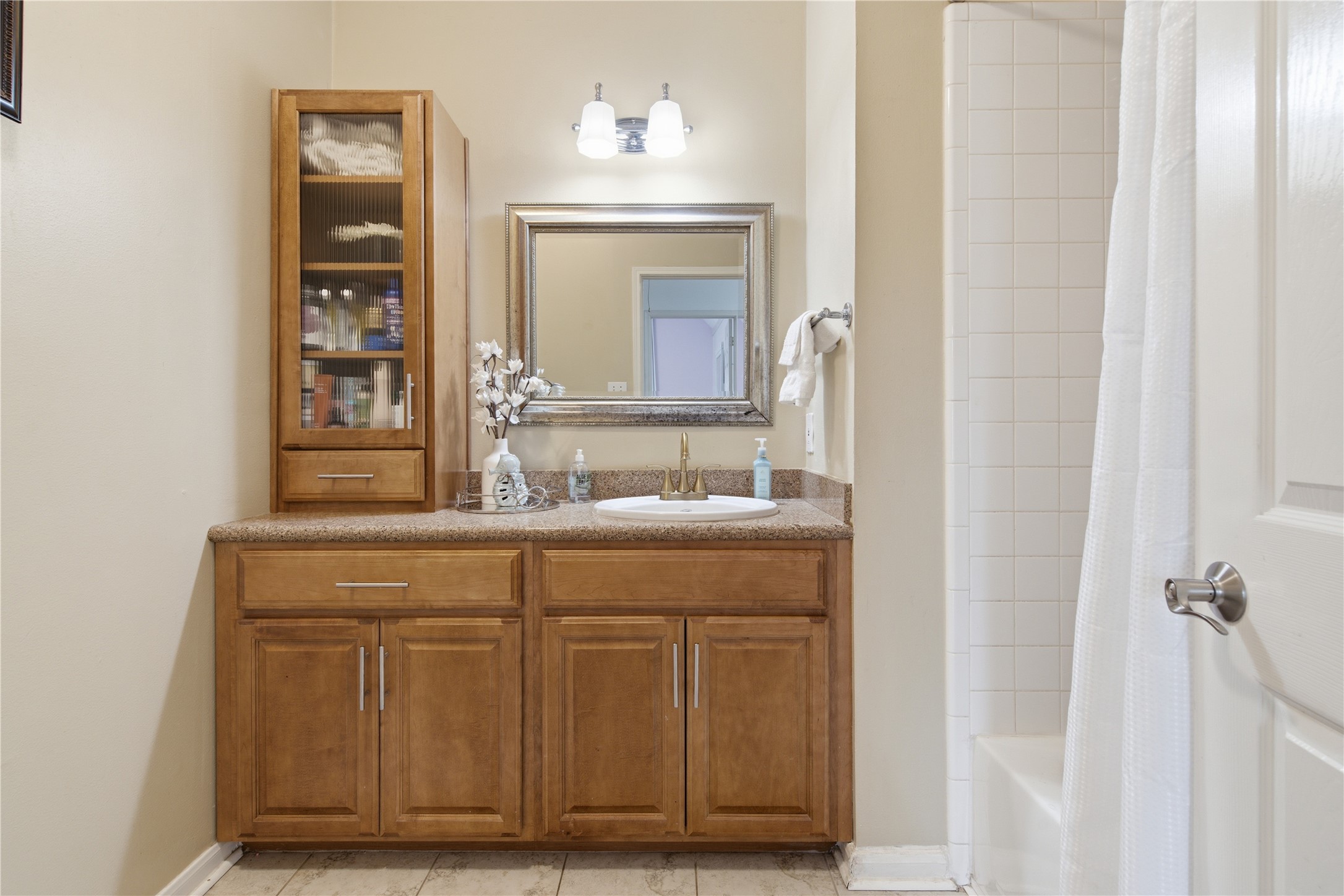 423 E Oak Hill Drive Property Photo 25