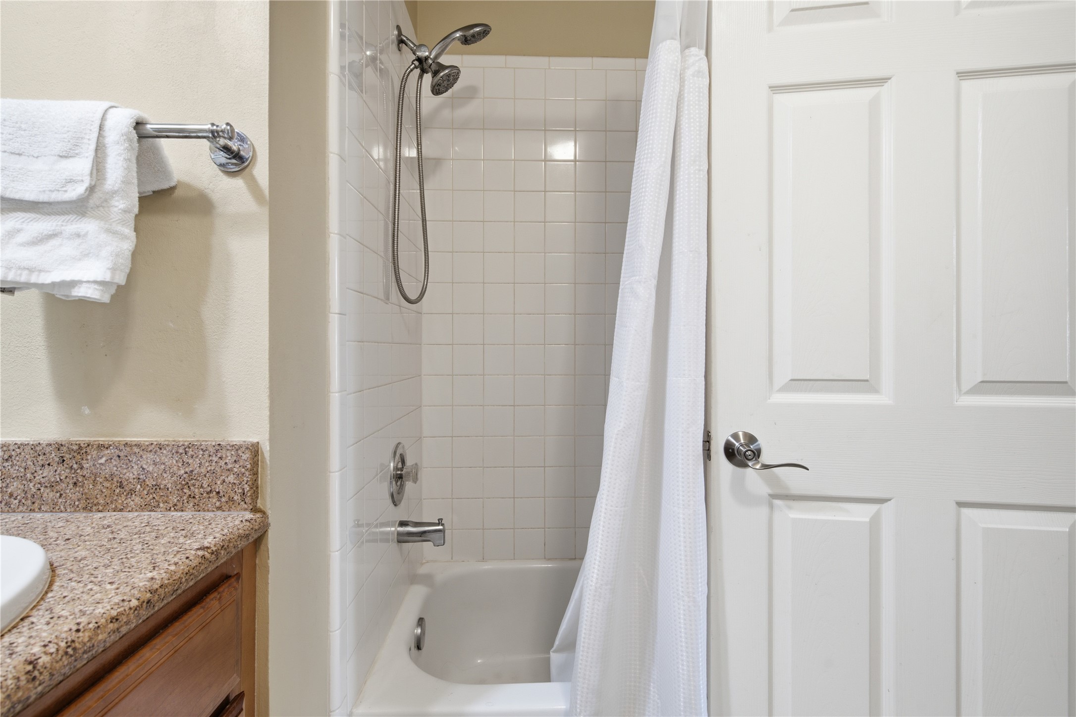 423 E Oak Hill Drive Property Photo 26