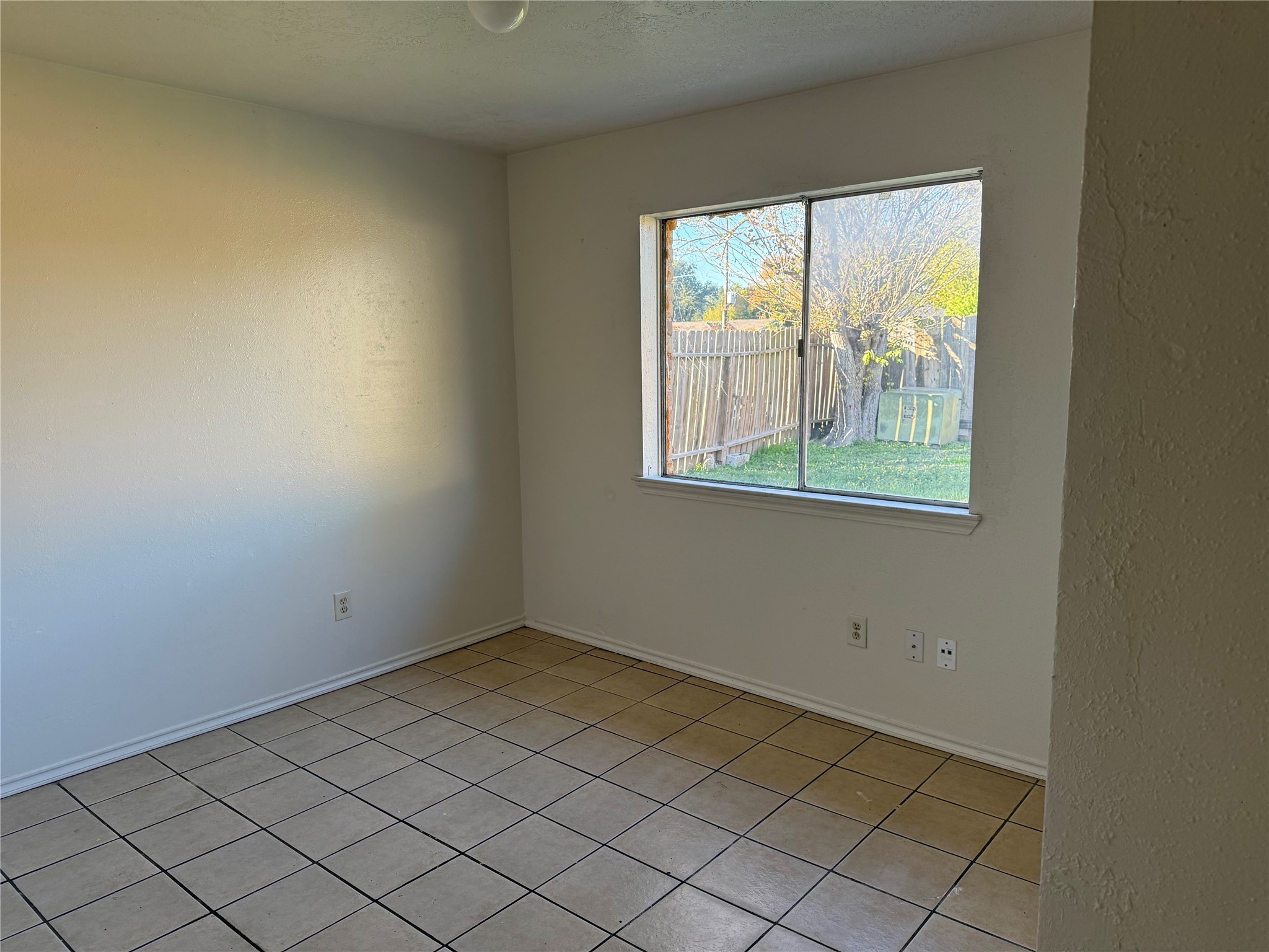 2114 W Greens Road Property Photo 6