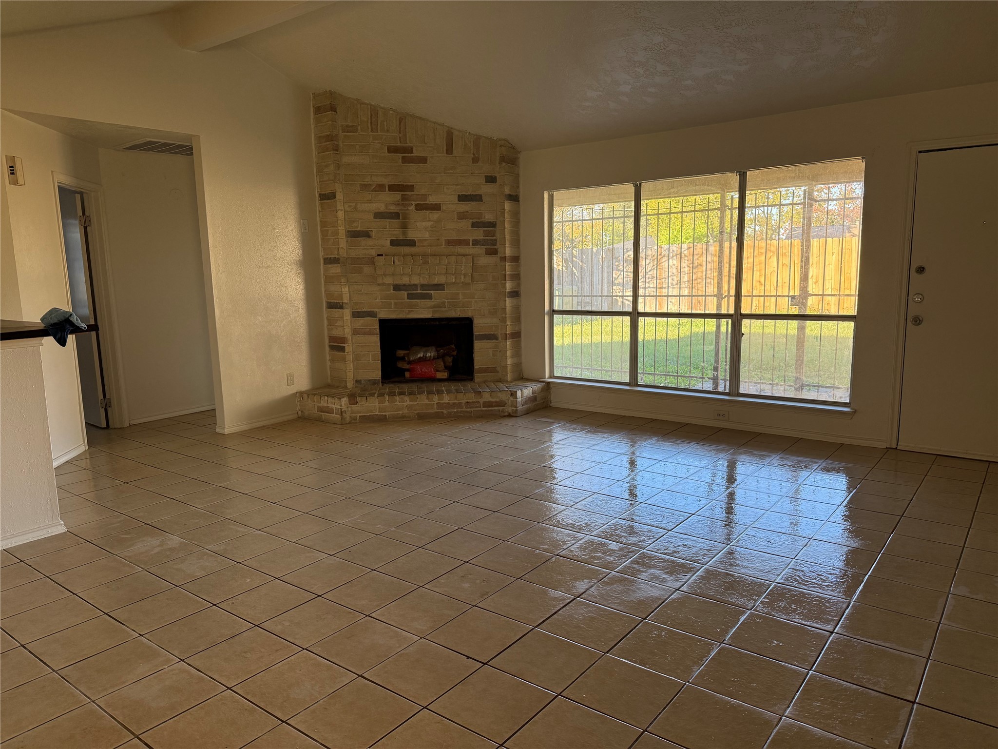 2114 W Greens Road Property Photo 7