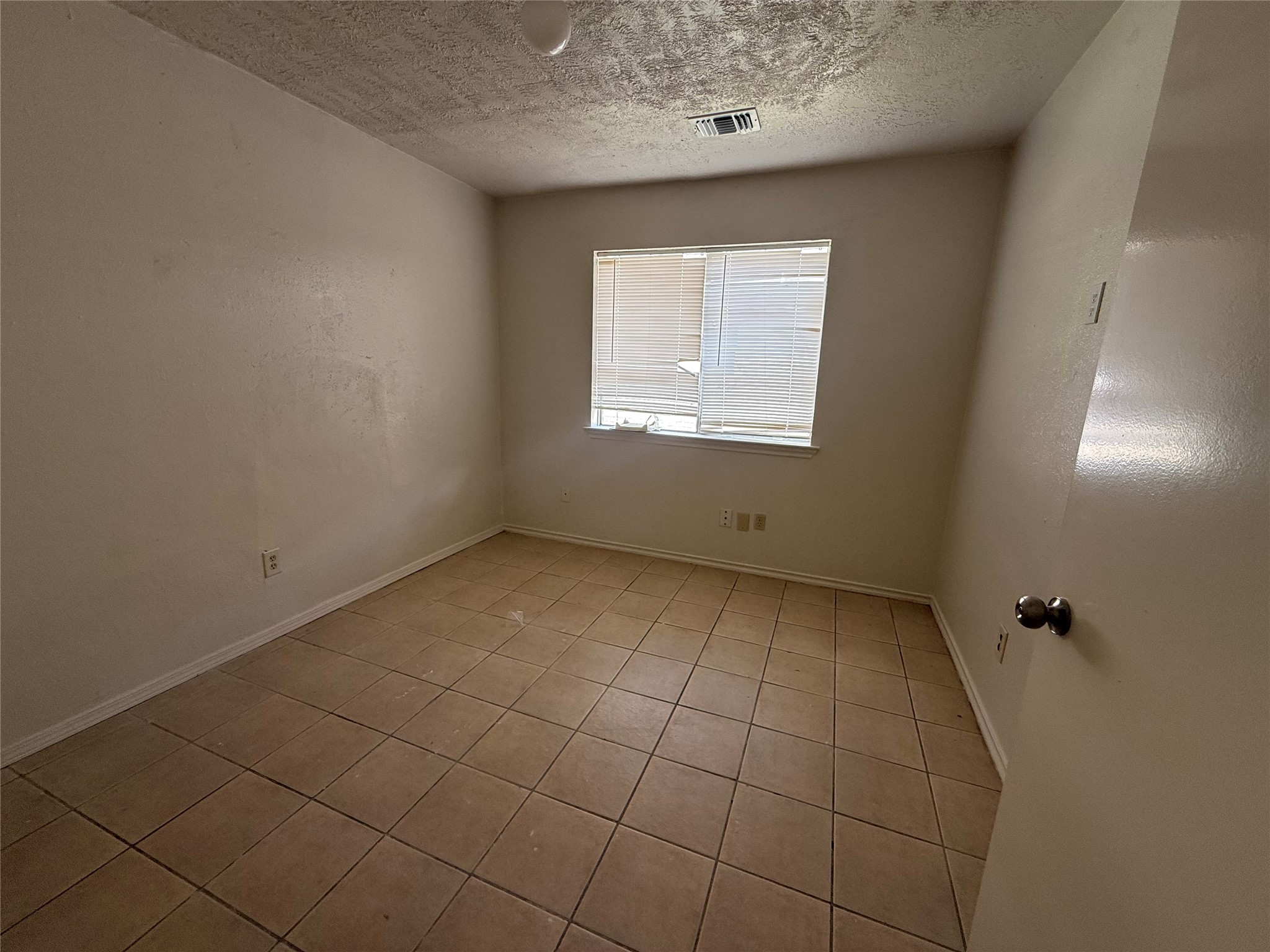 2114 W Greens Road Property Photo 8