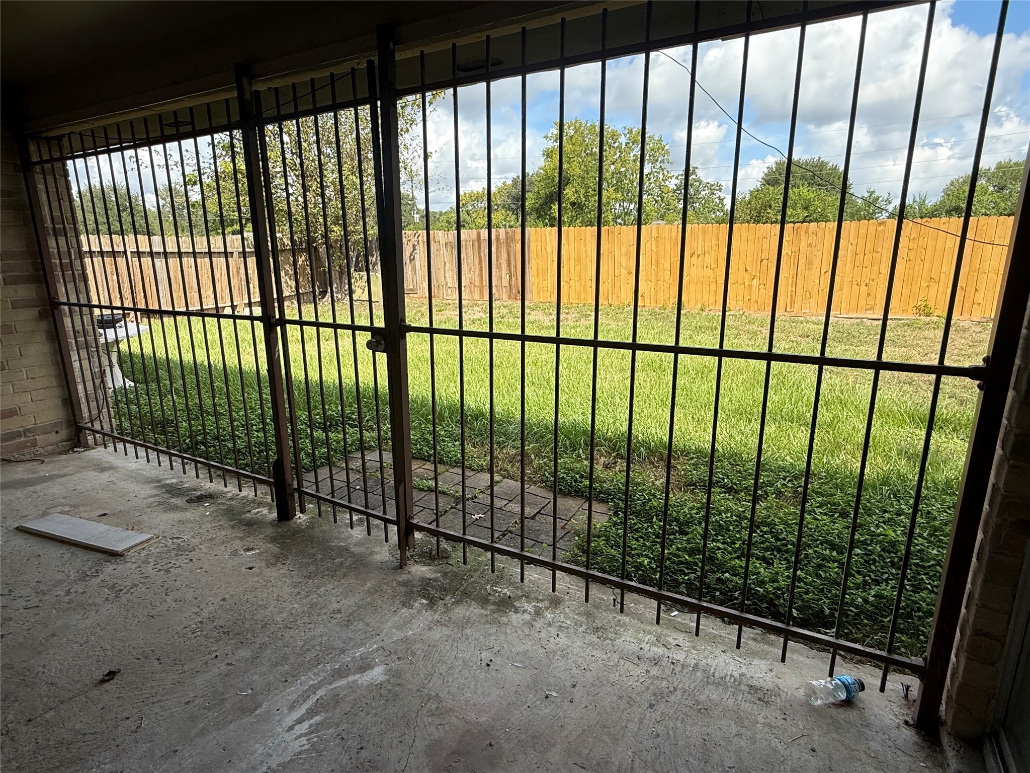 2114 W Greens Road Property Photo 10