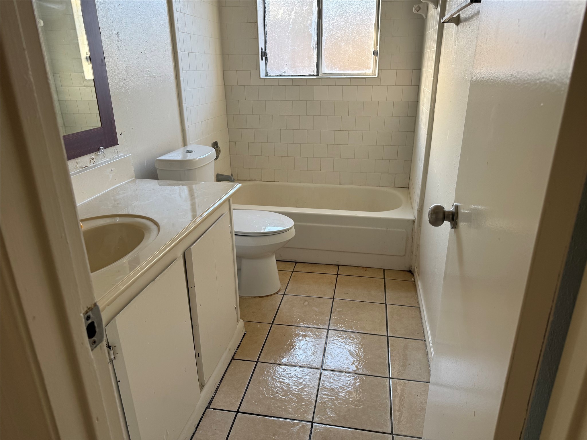 2114 W Greens Road Property Photo 12
