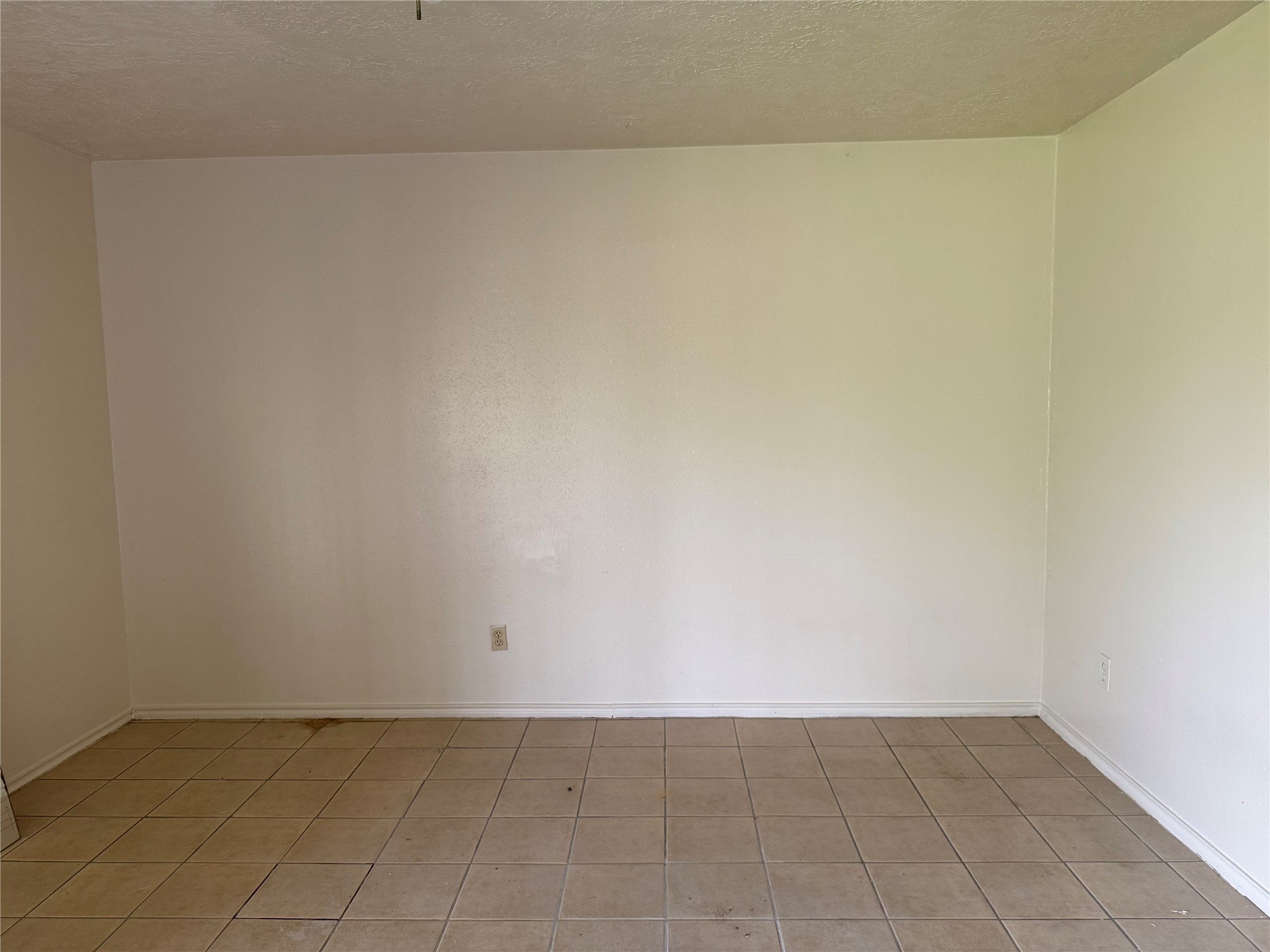 2114 W Greens Road Property Photo 13