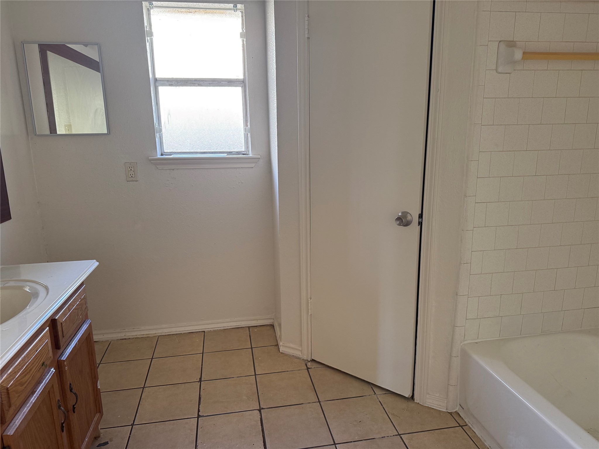 2114 W Greens Road Property Photo 15
