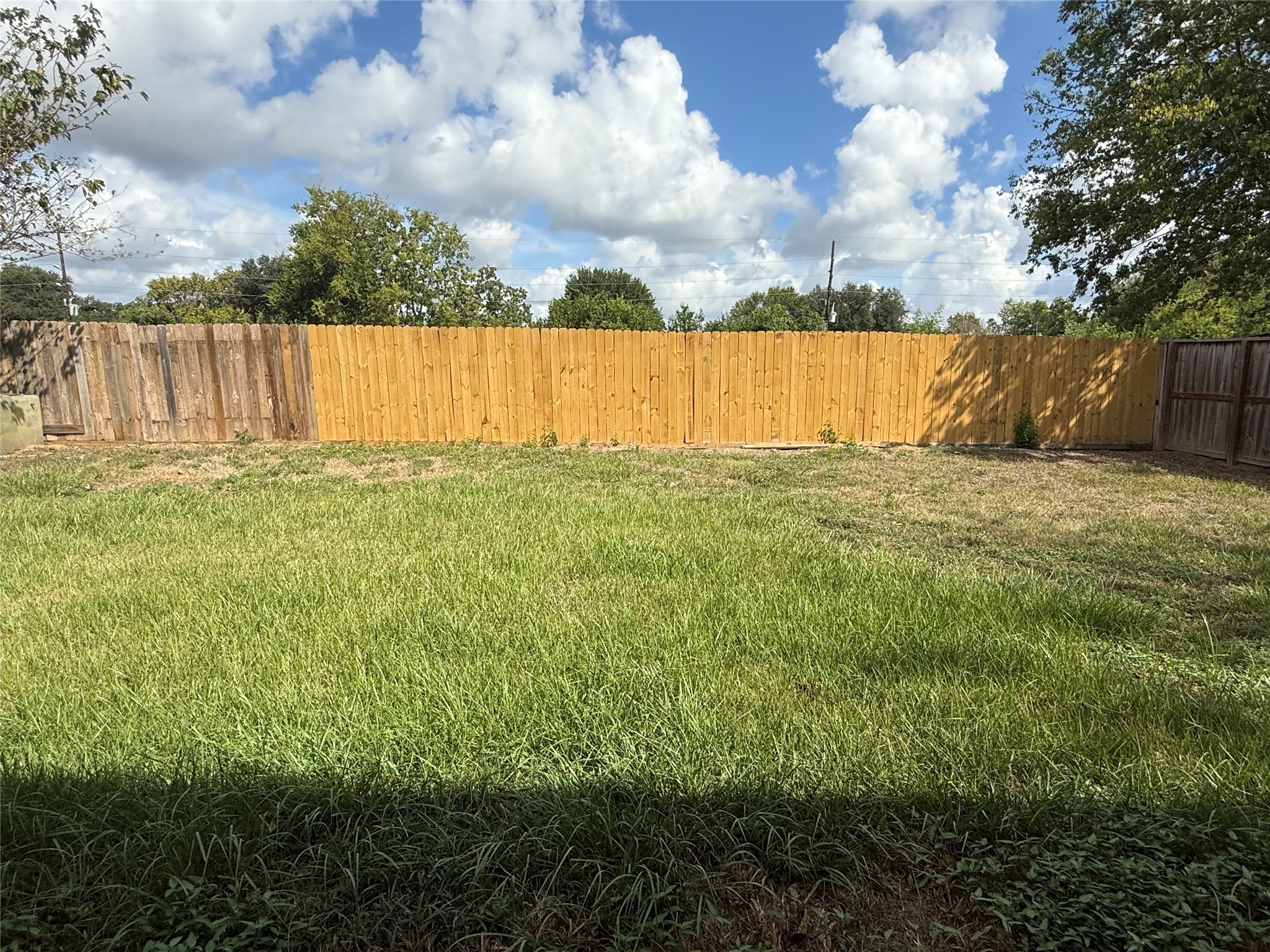 2114 W Greens Road Property Photo 16