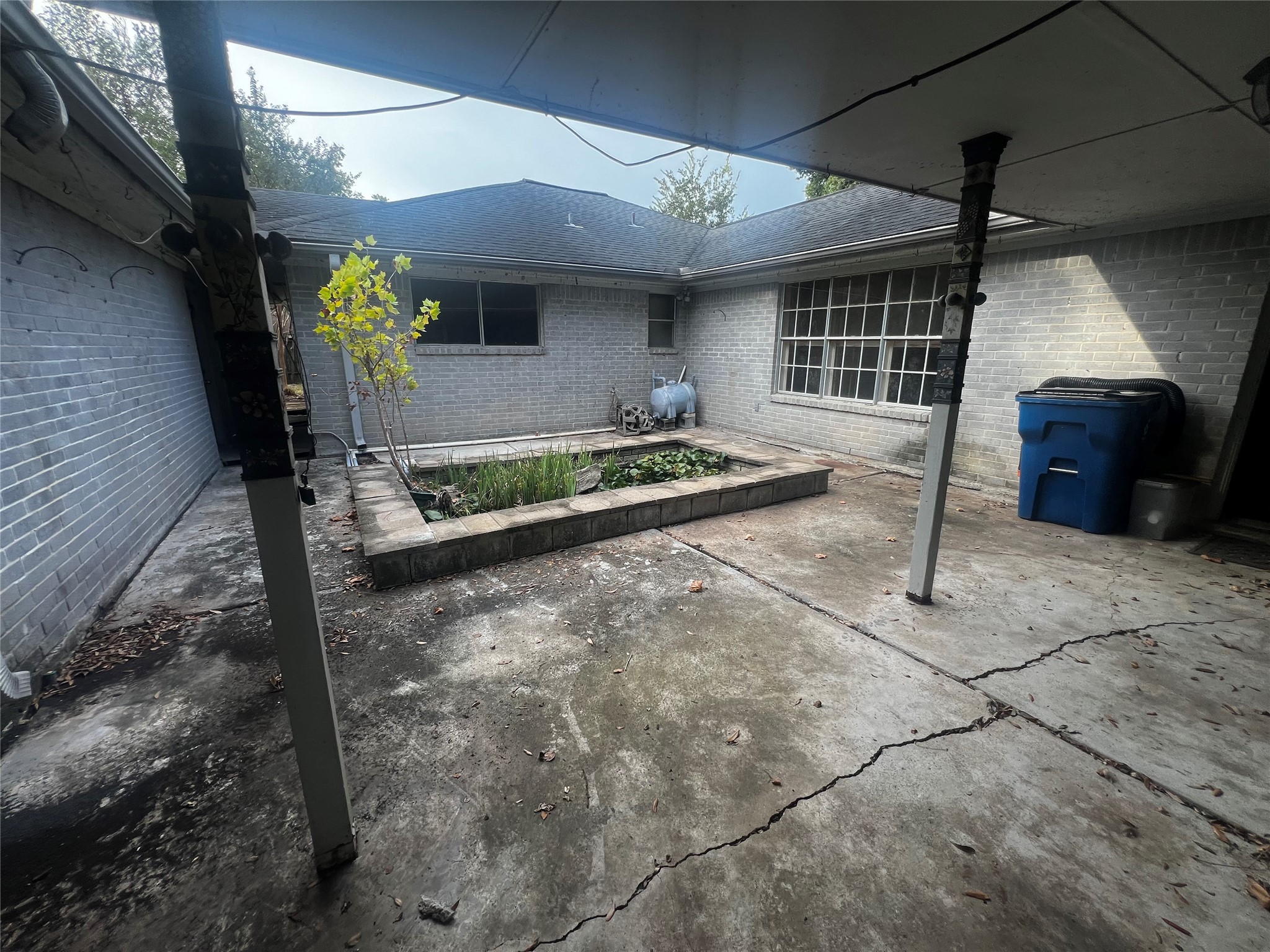 606 Fairway Drive Property Photo 3