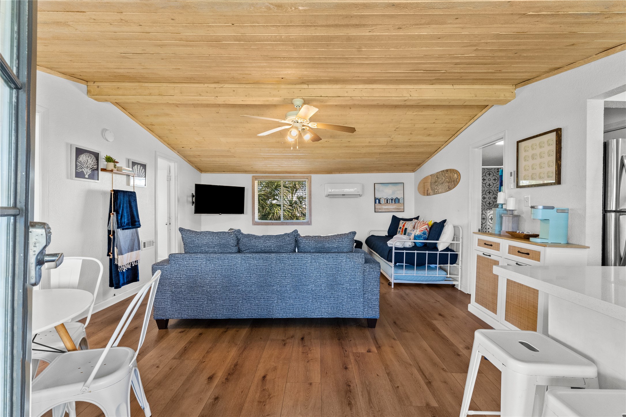 14103 Duncan Way Property Photo 5