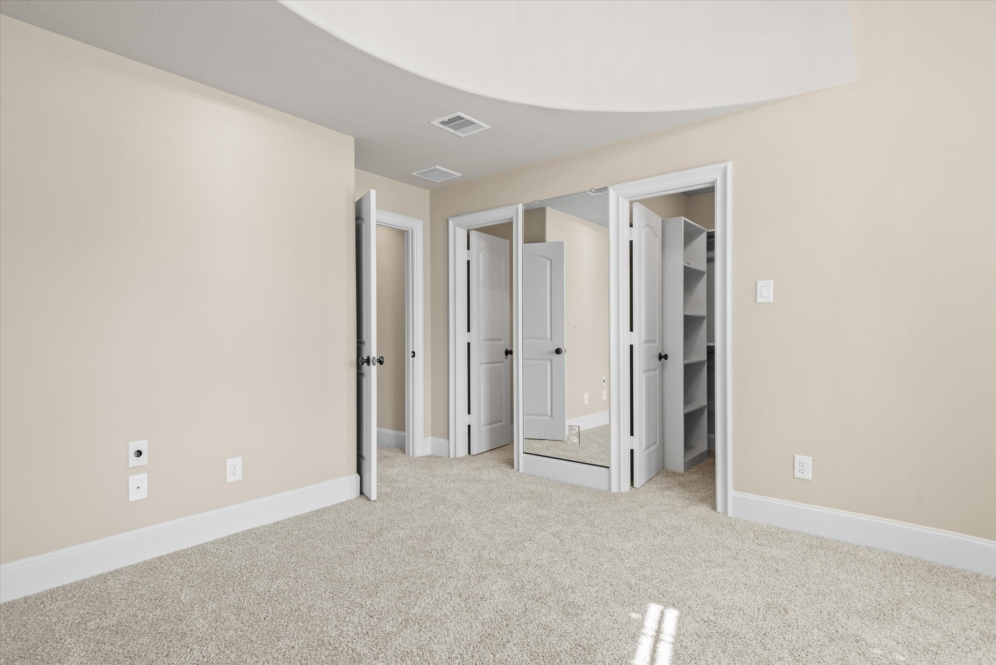 15811 Crestbrook Drive Property Photo 32