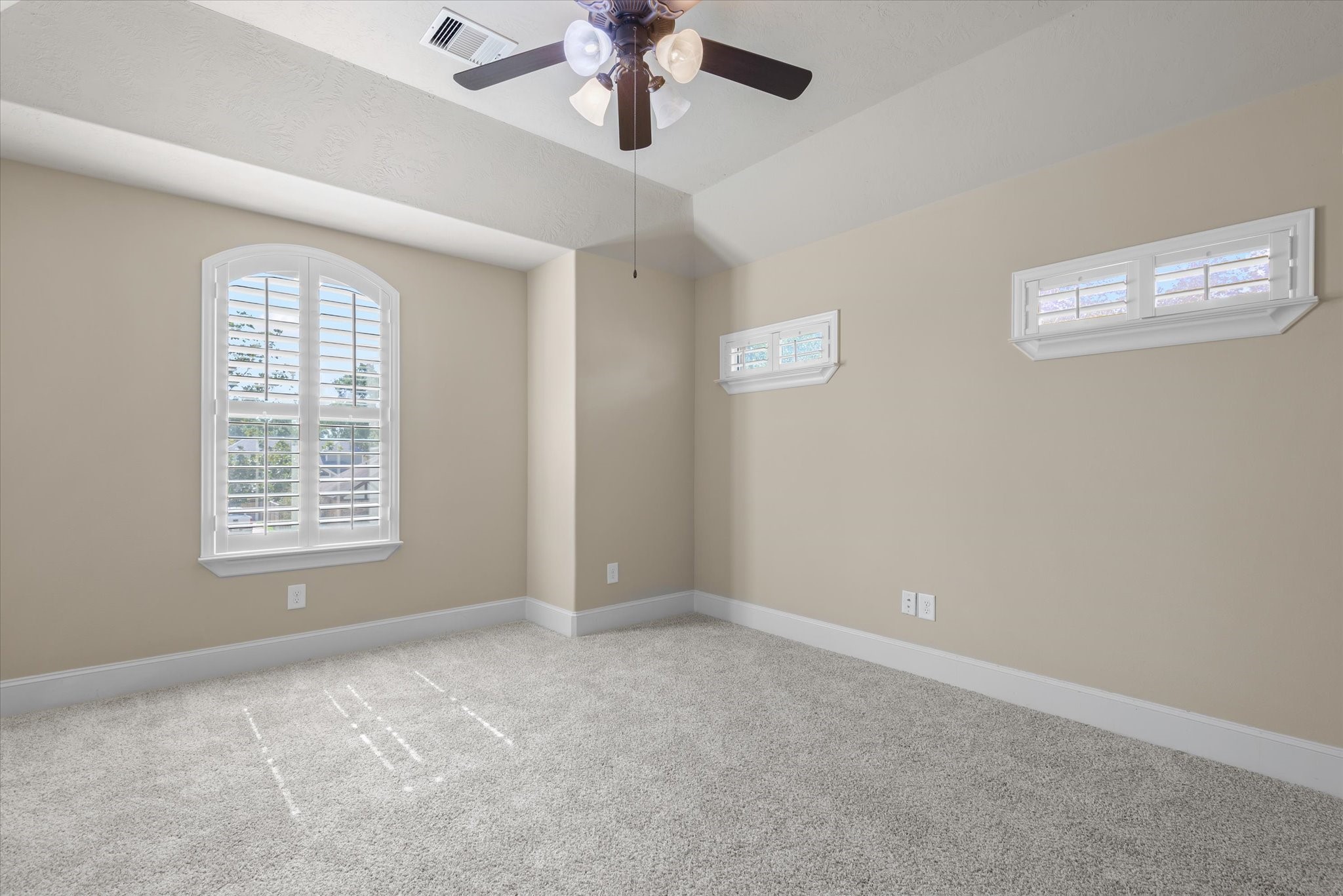15811 Crestbrook Drive Property Photo 35