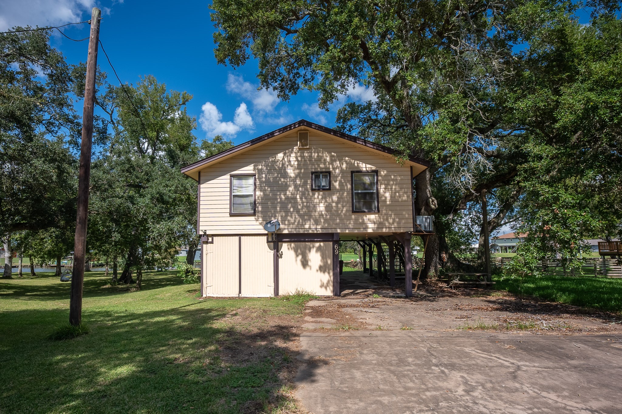 69 Live Oak Bend Property Photo 1