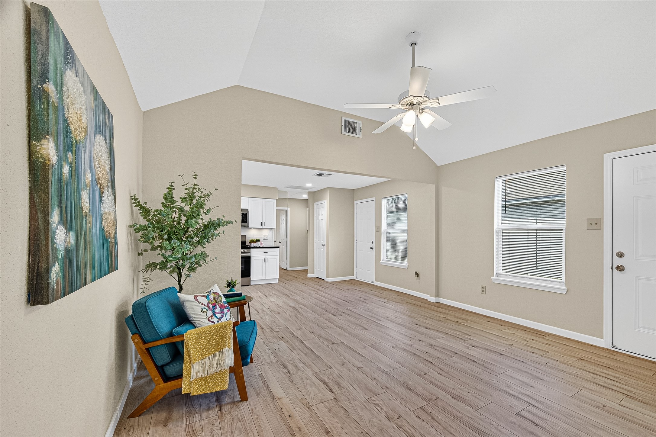 13822 Northlake Drive Property Photo 3