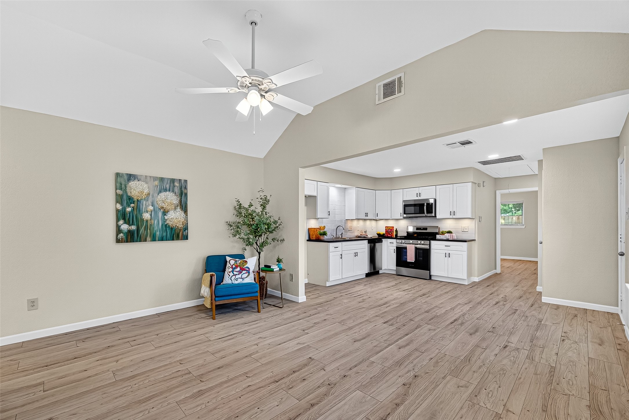 13822 Northlake Drive Property Photo 6
