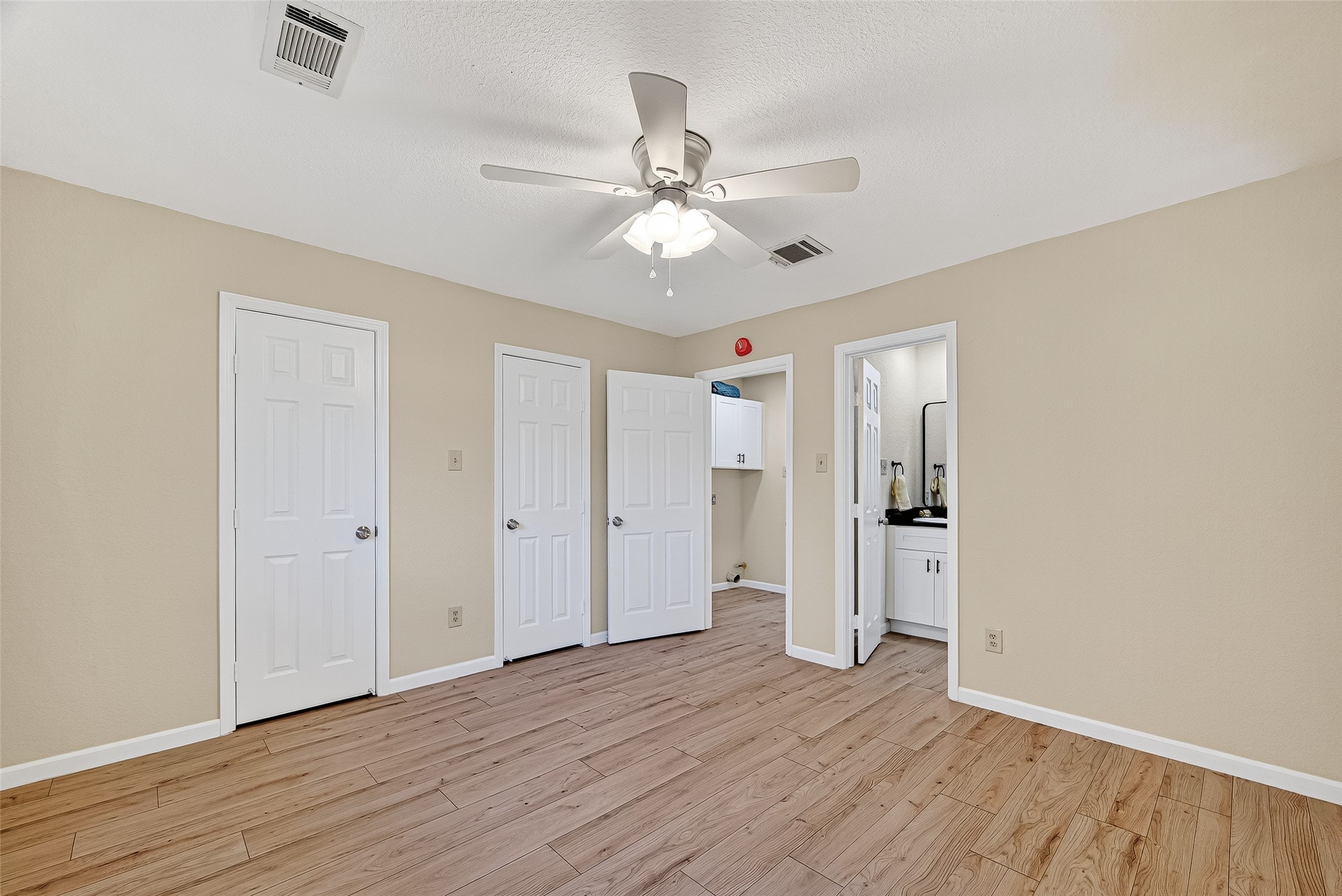 13822 Northlake Drive Property Photo 13