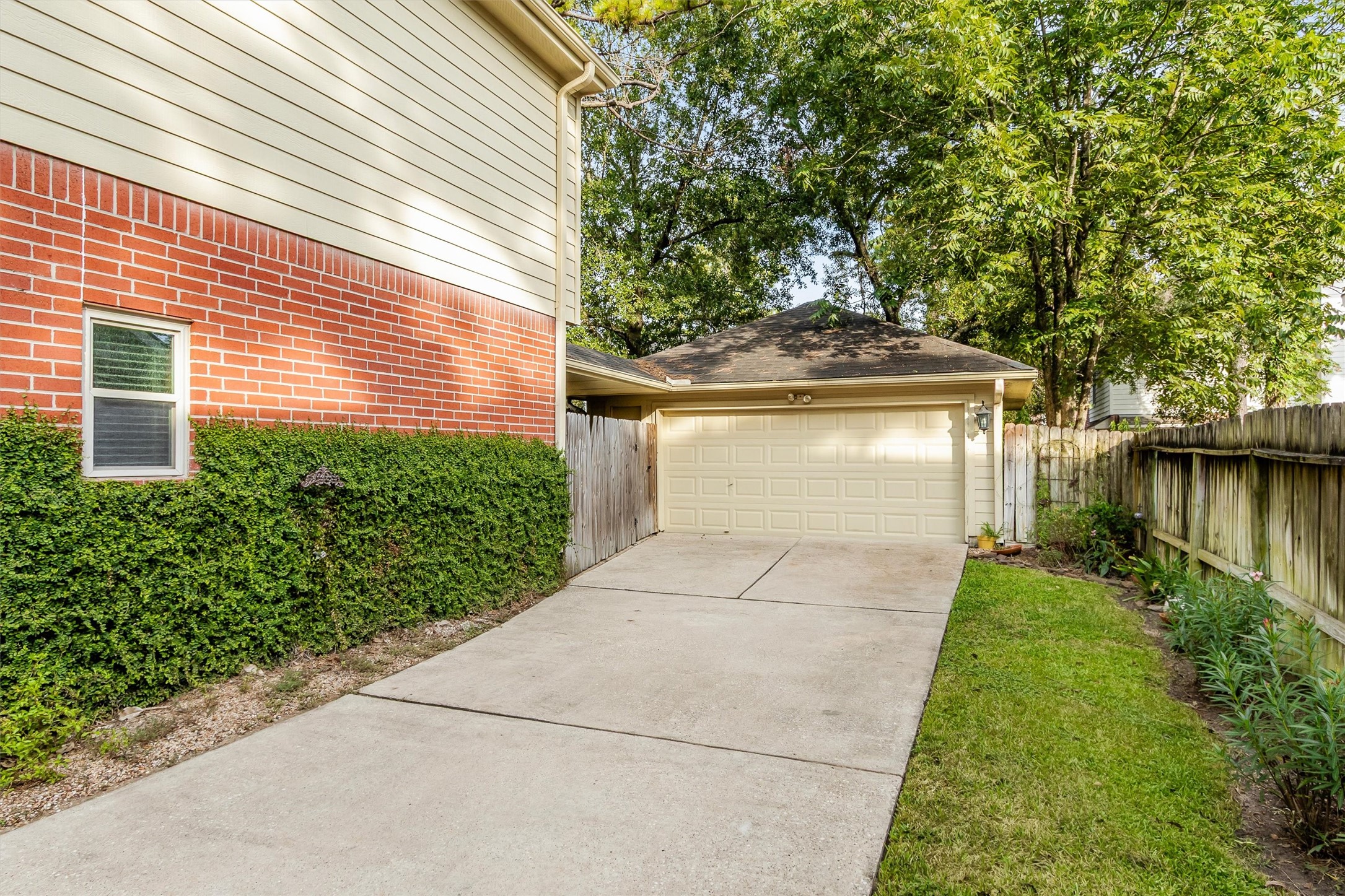 14219 Cypress Green Drive Property Photo 5