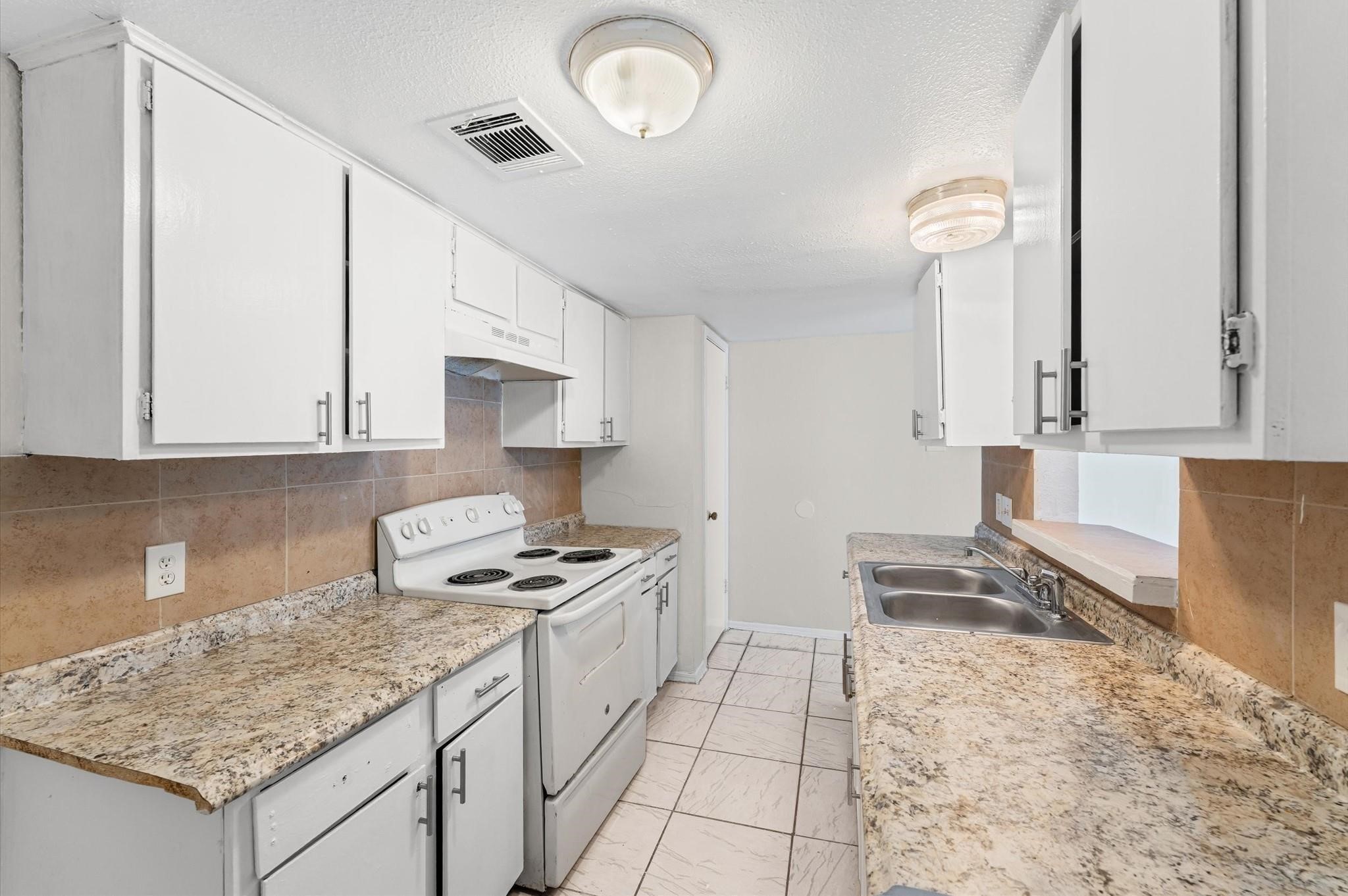 12208 Ormandy Street Property Photo 12