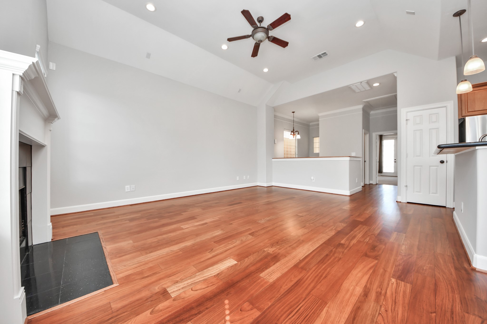 10815 Almeda Park Drive Property Photo 8