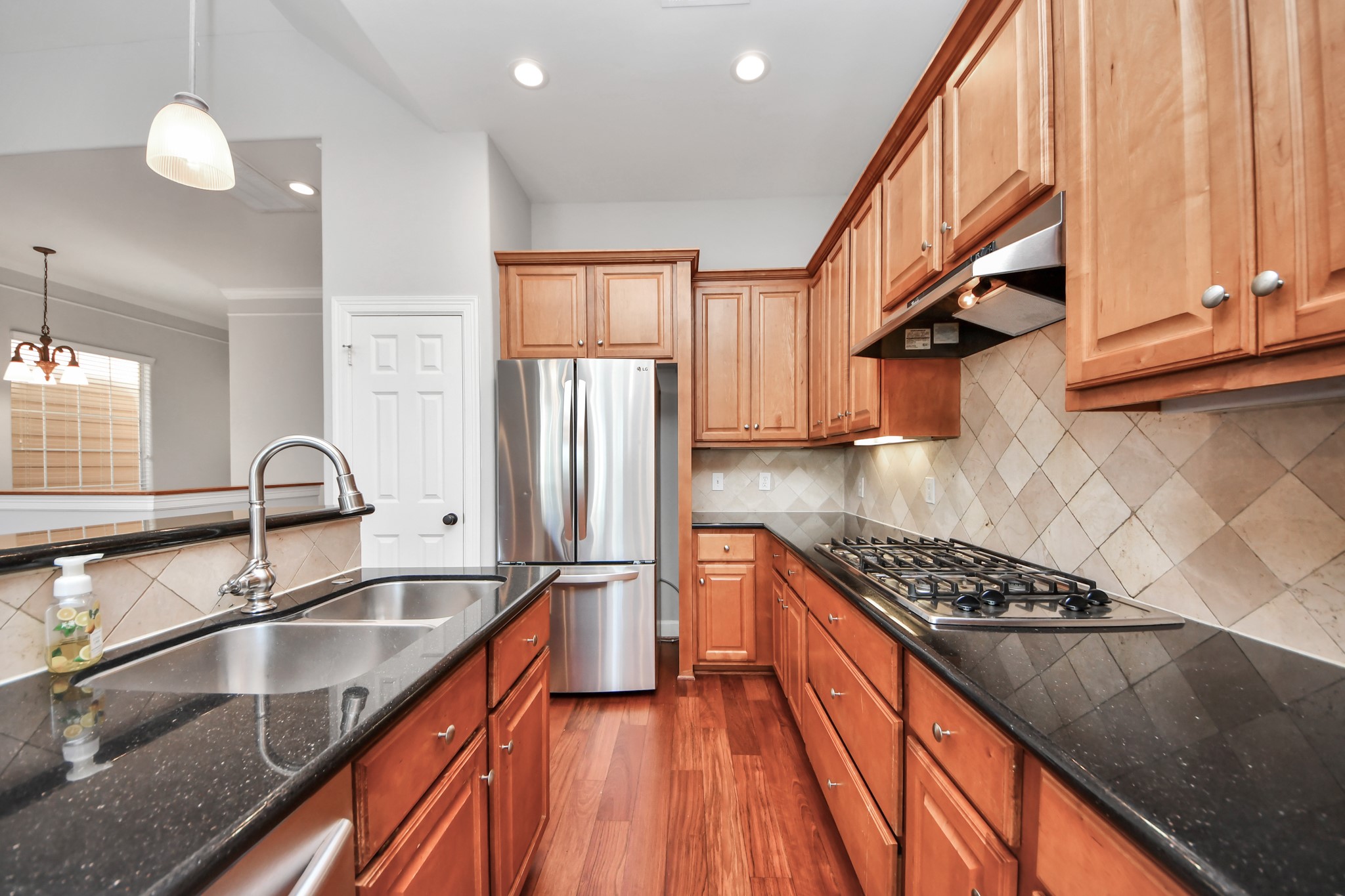 10815 Almeda Park Drive Property Photo 10