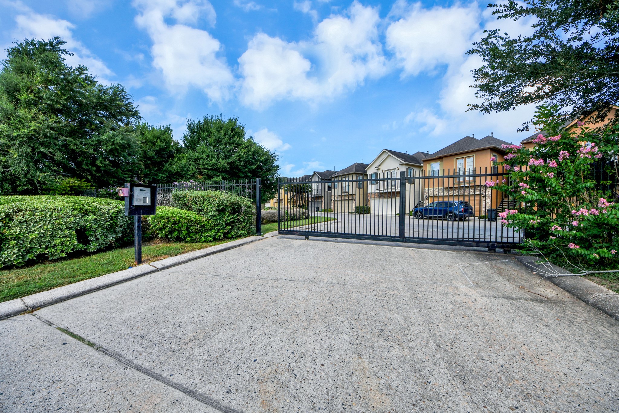 10815 Almeda Park Drive Property Photo 48