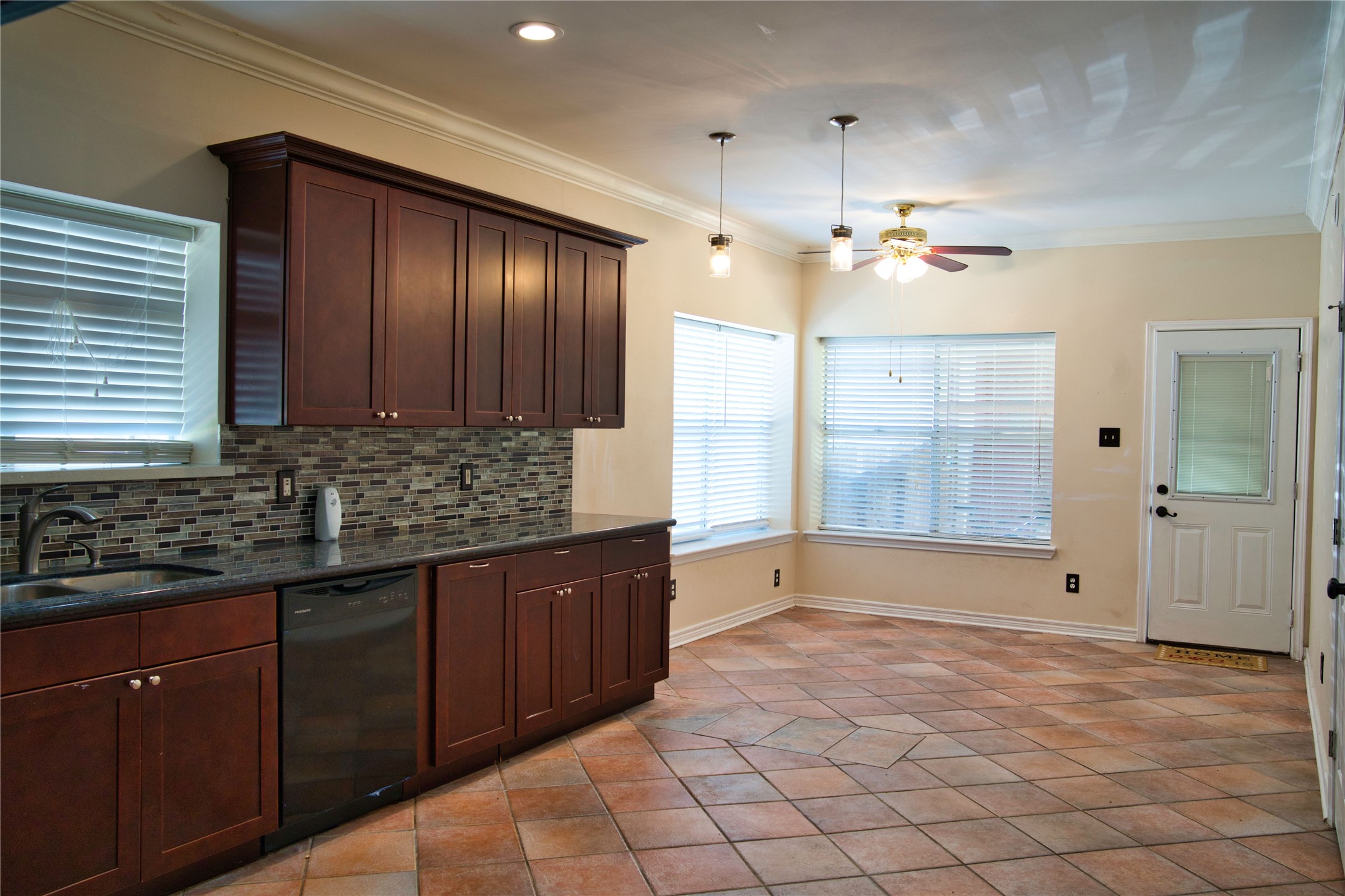 5226 Prairie Creek Drive Property Photo 4