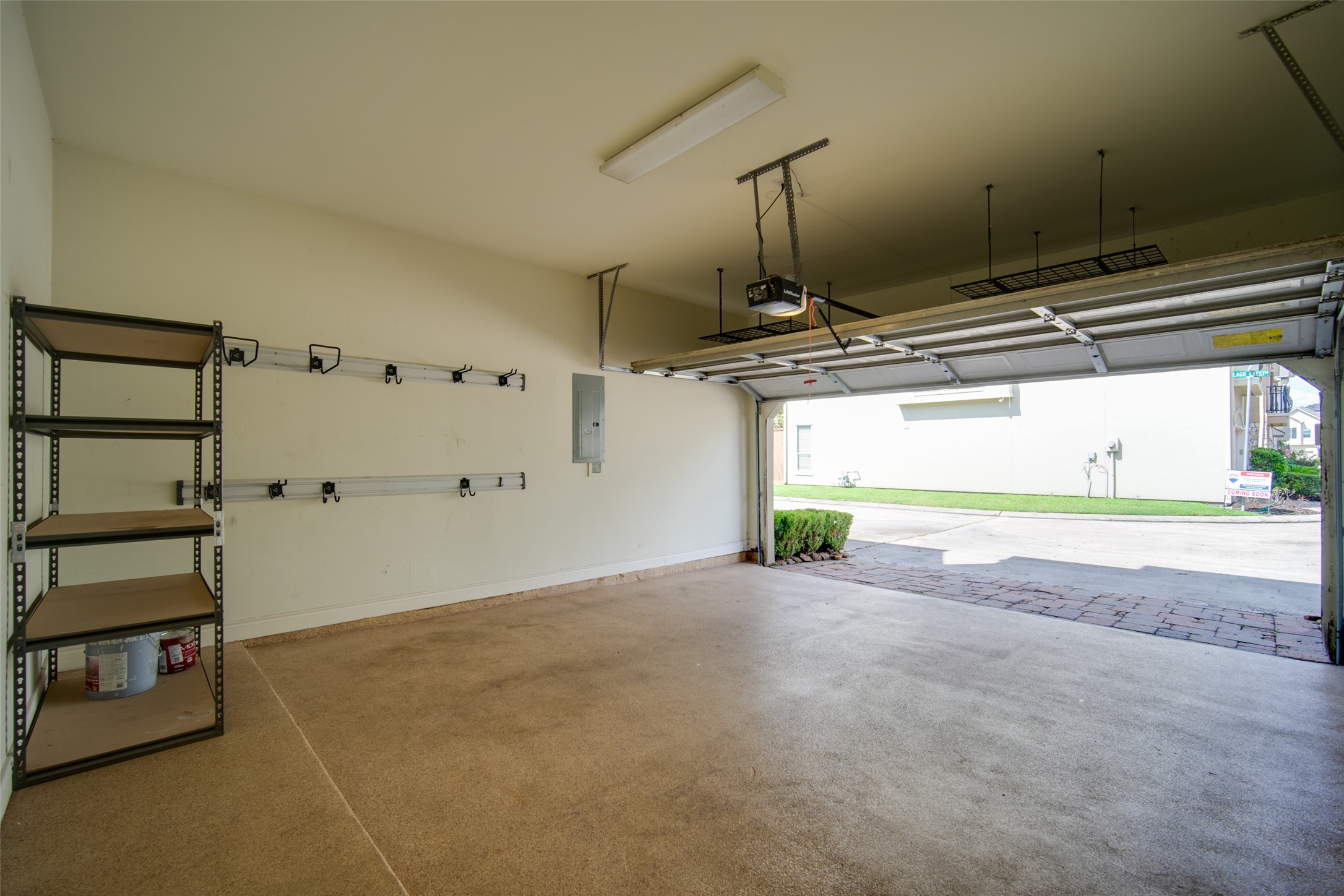 9147 Lago Crest Drive Property Photo 5