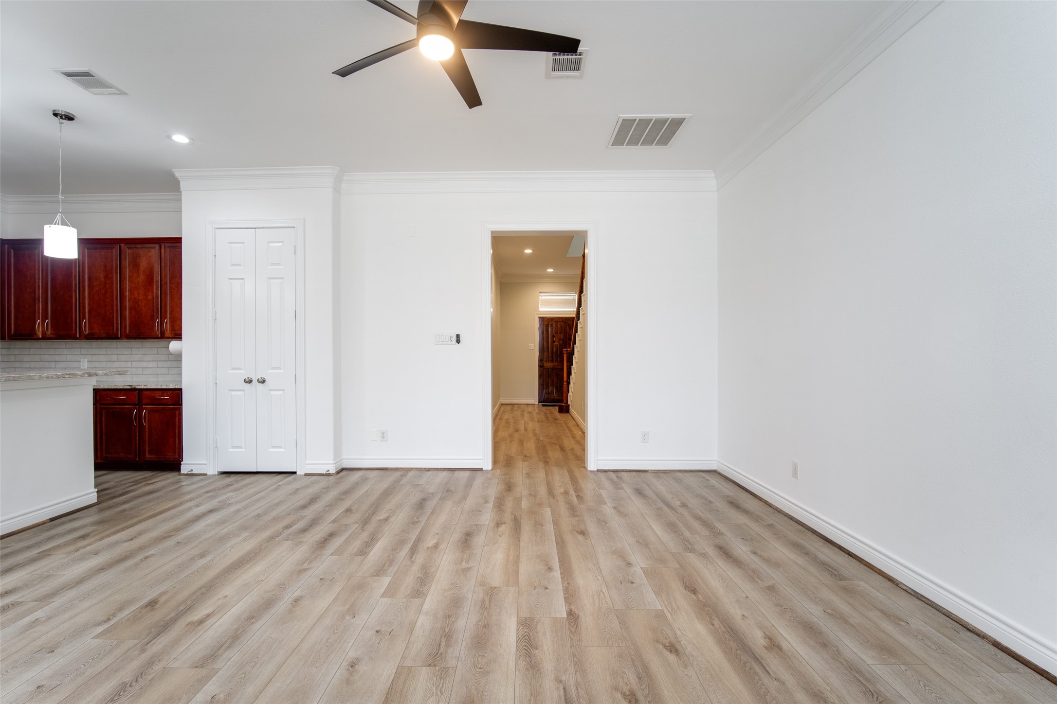 9147 Lago Crest Drive Property Photo 13