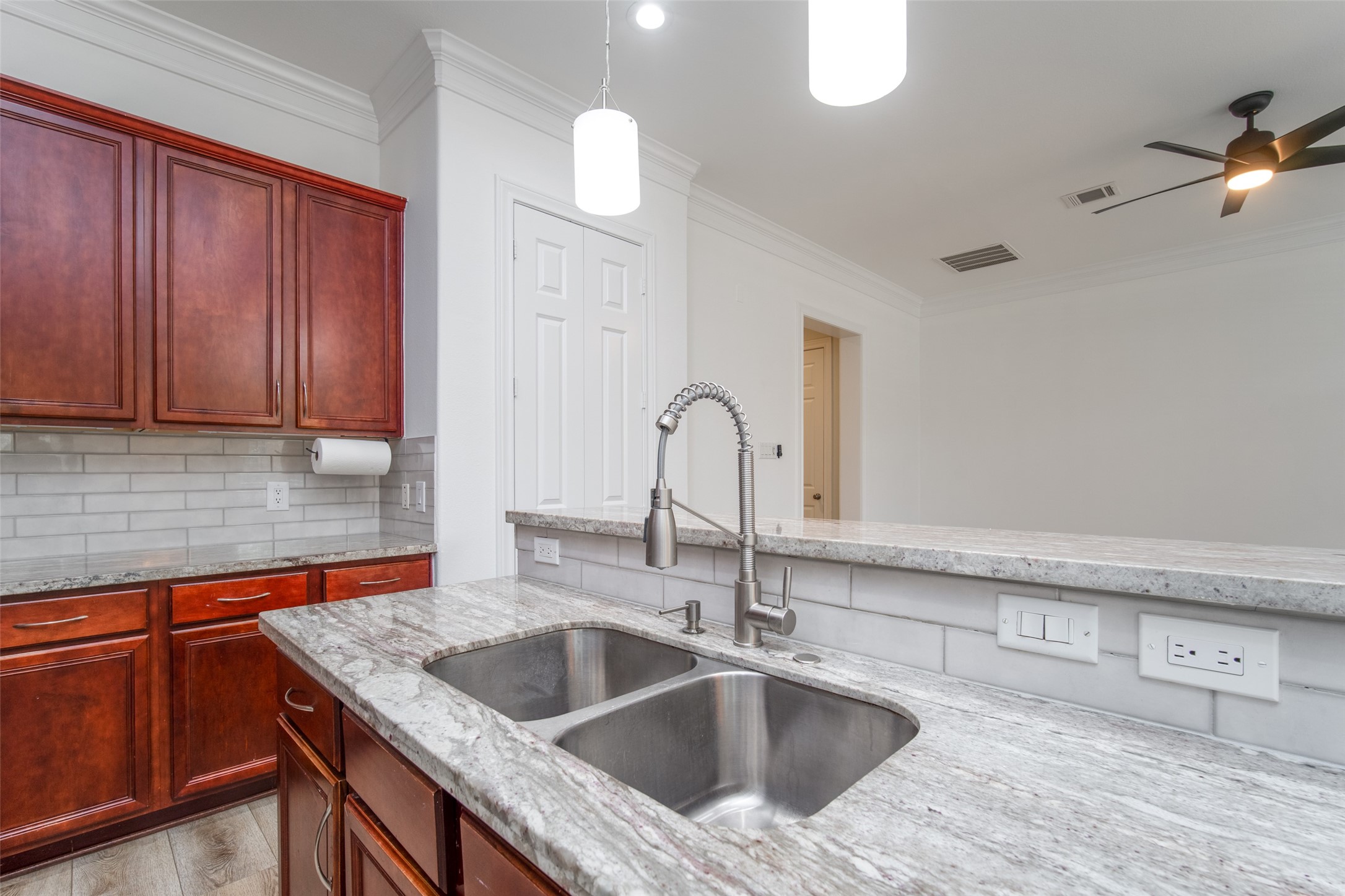 9147 Lago Crest Drive Property Photo 17